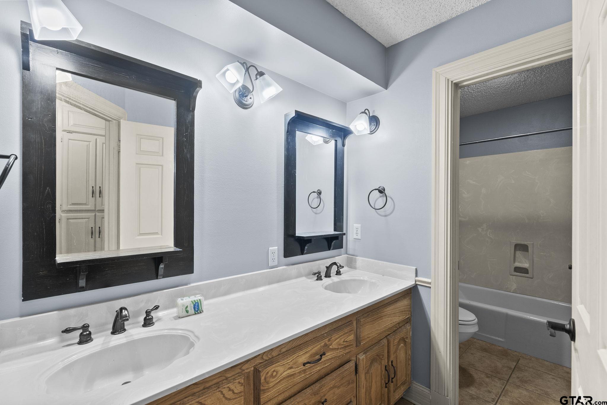 3700 Lake Vista Circle