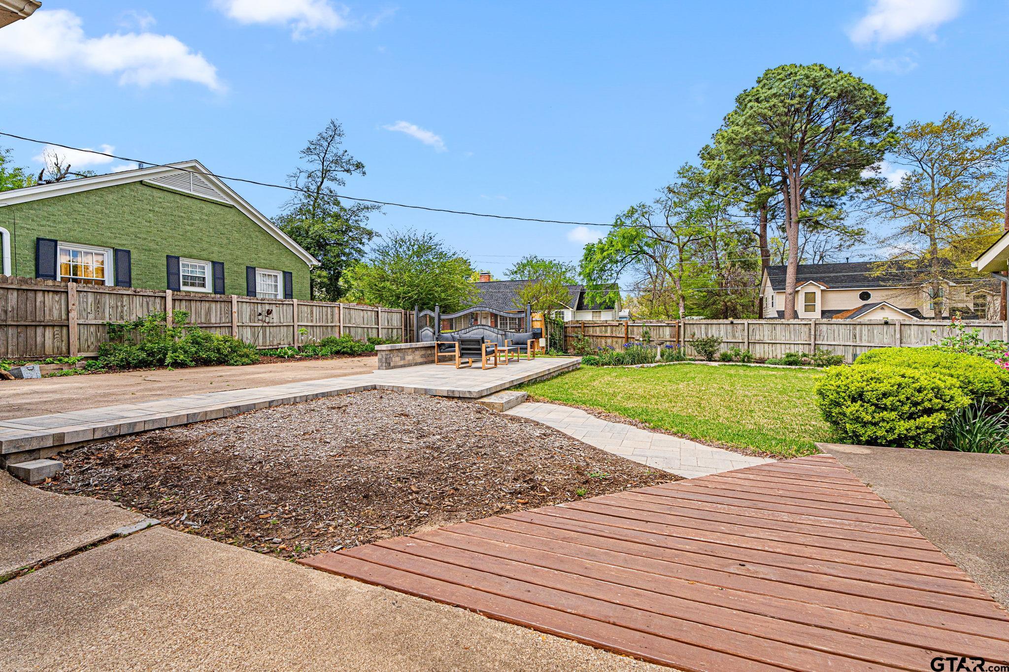 1403 S Robertson Avenue