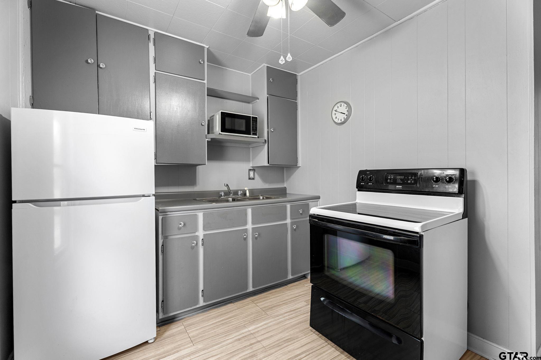 1403 S Robertson Avenue