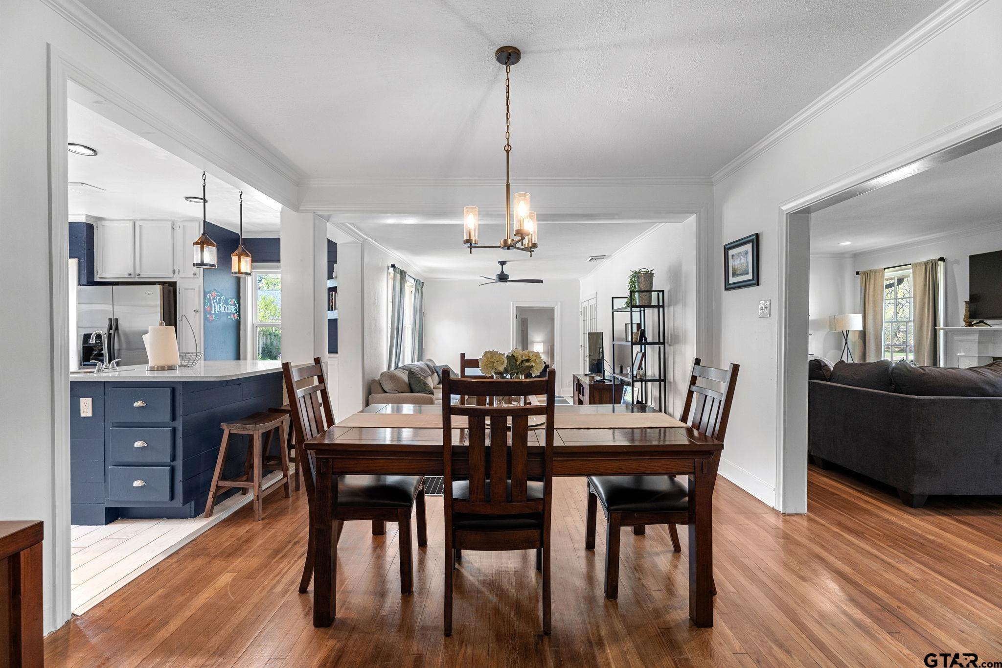 1403 S Robertson Avenue