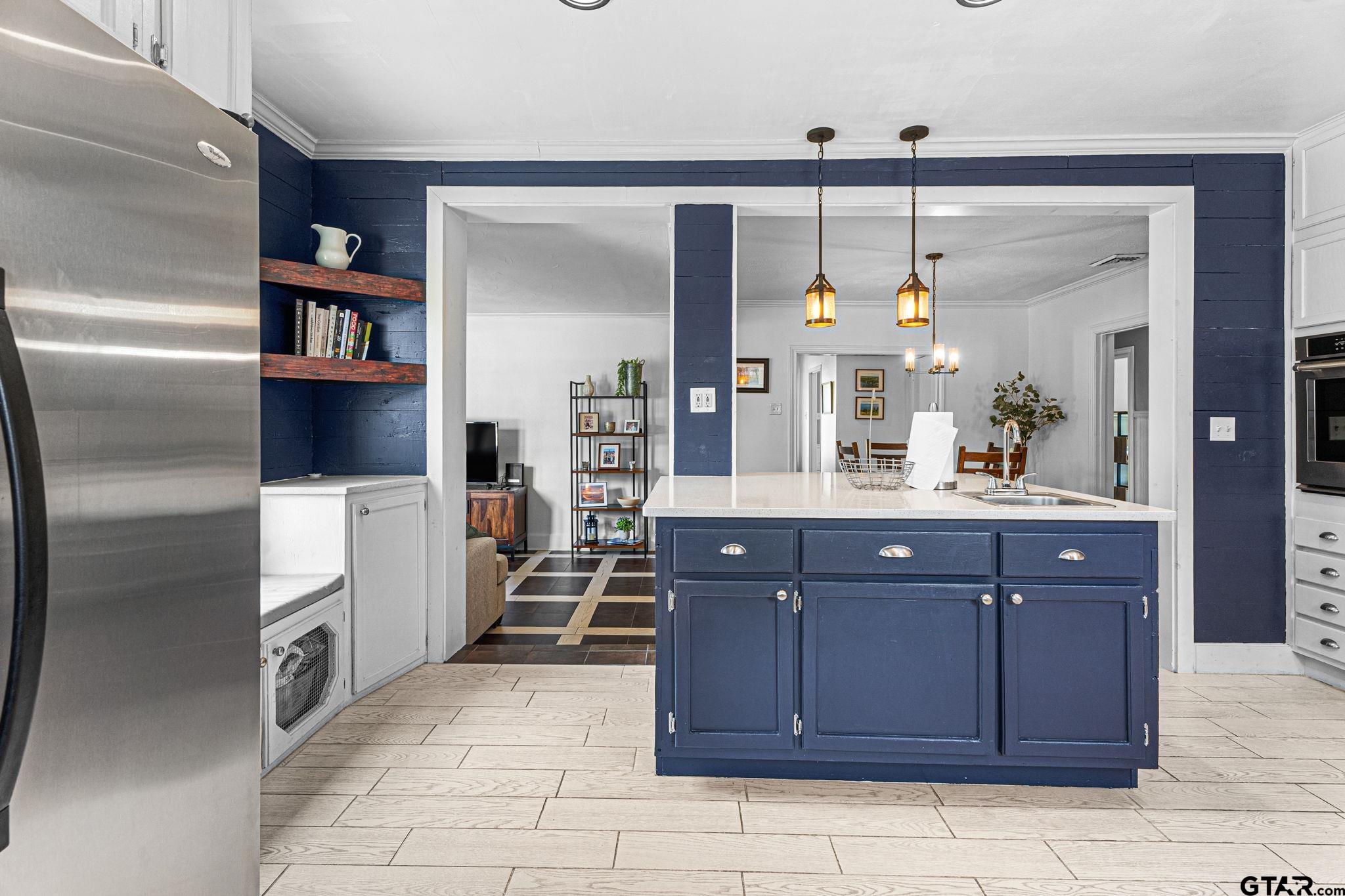 1403 S Robertson Avenue