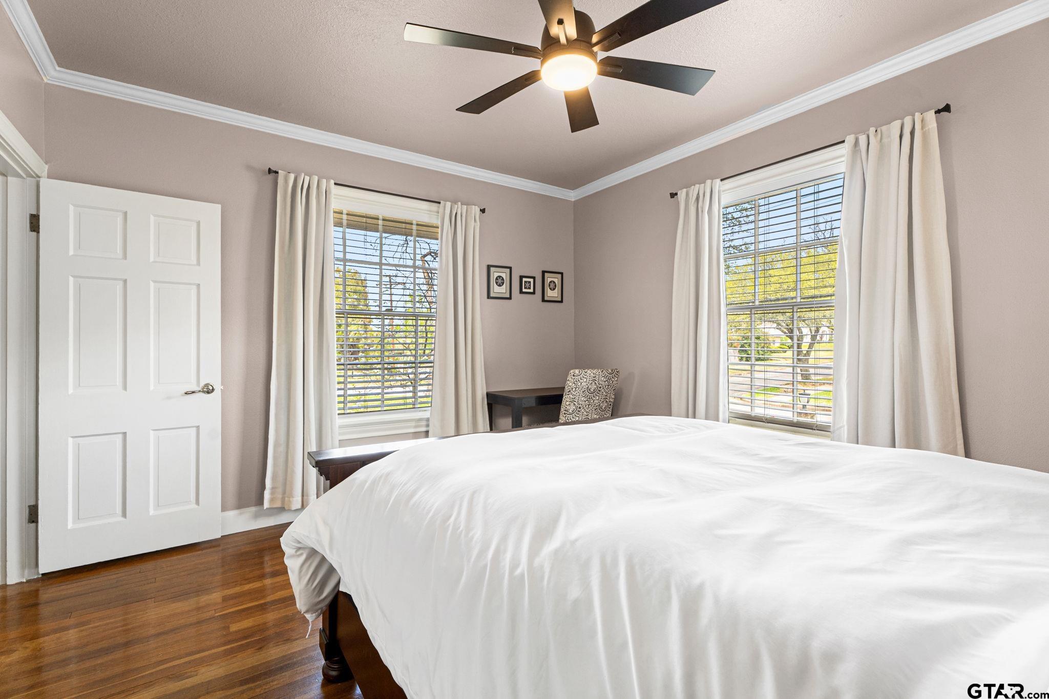 1403 S Robertson Avenue