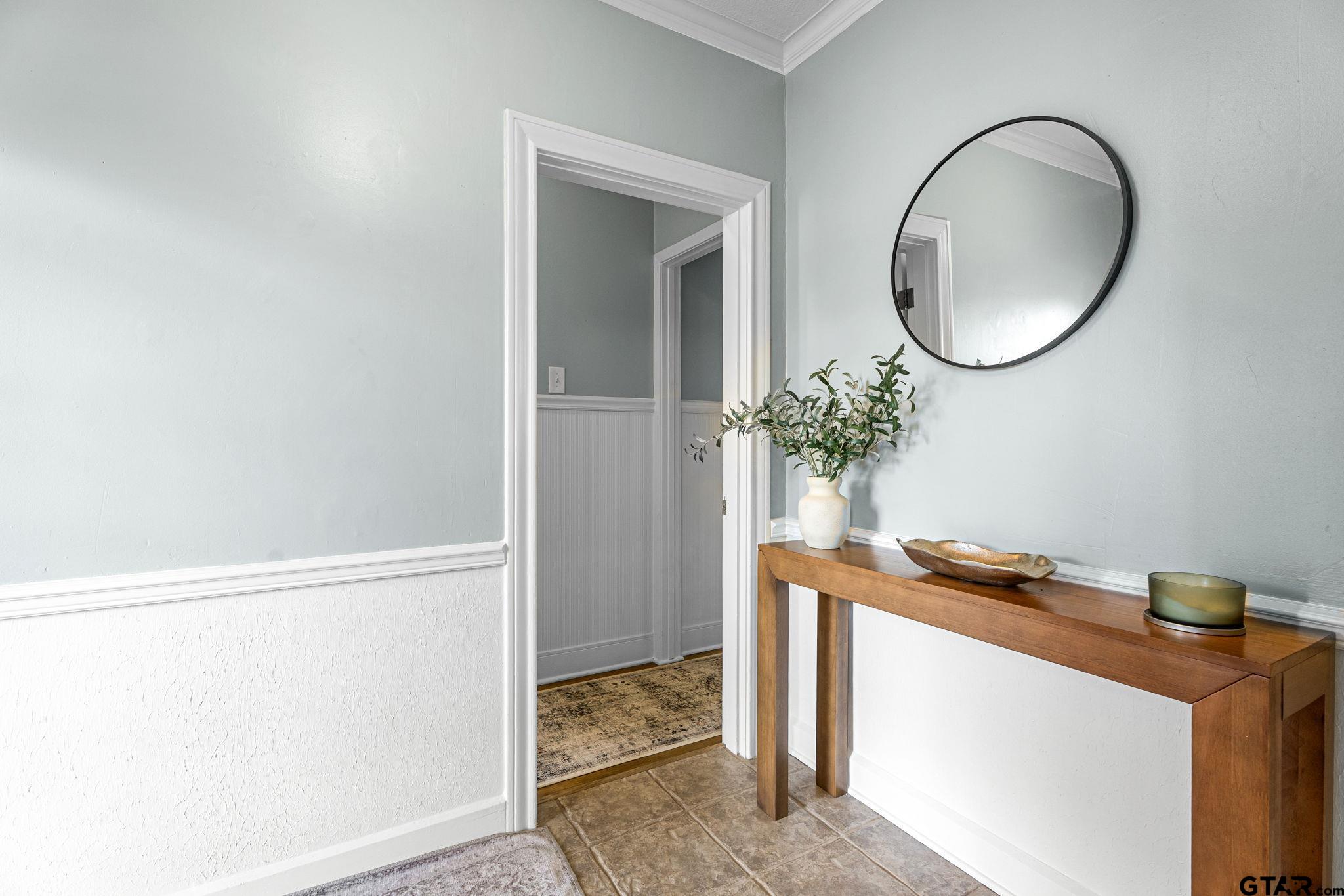 1403 S Robertson Avenue