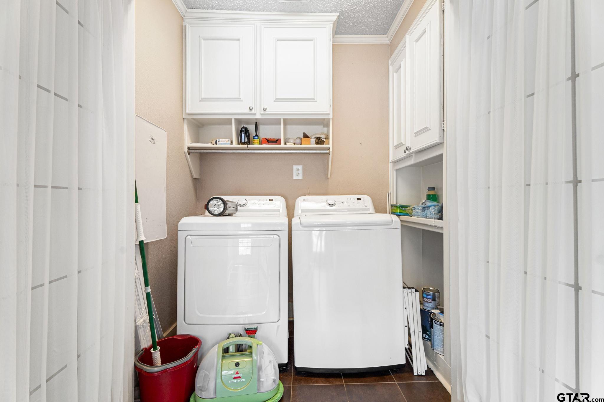 1403 S Robertson Avenue