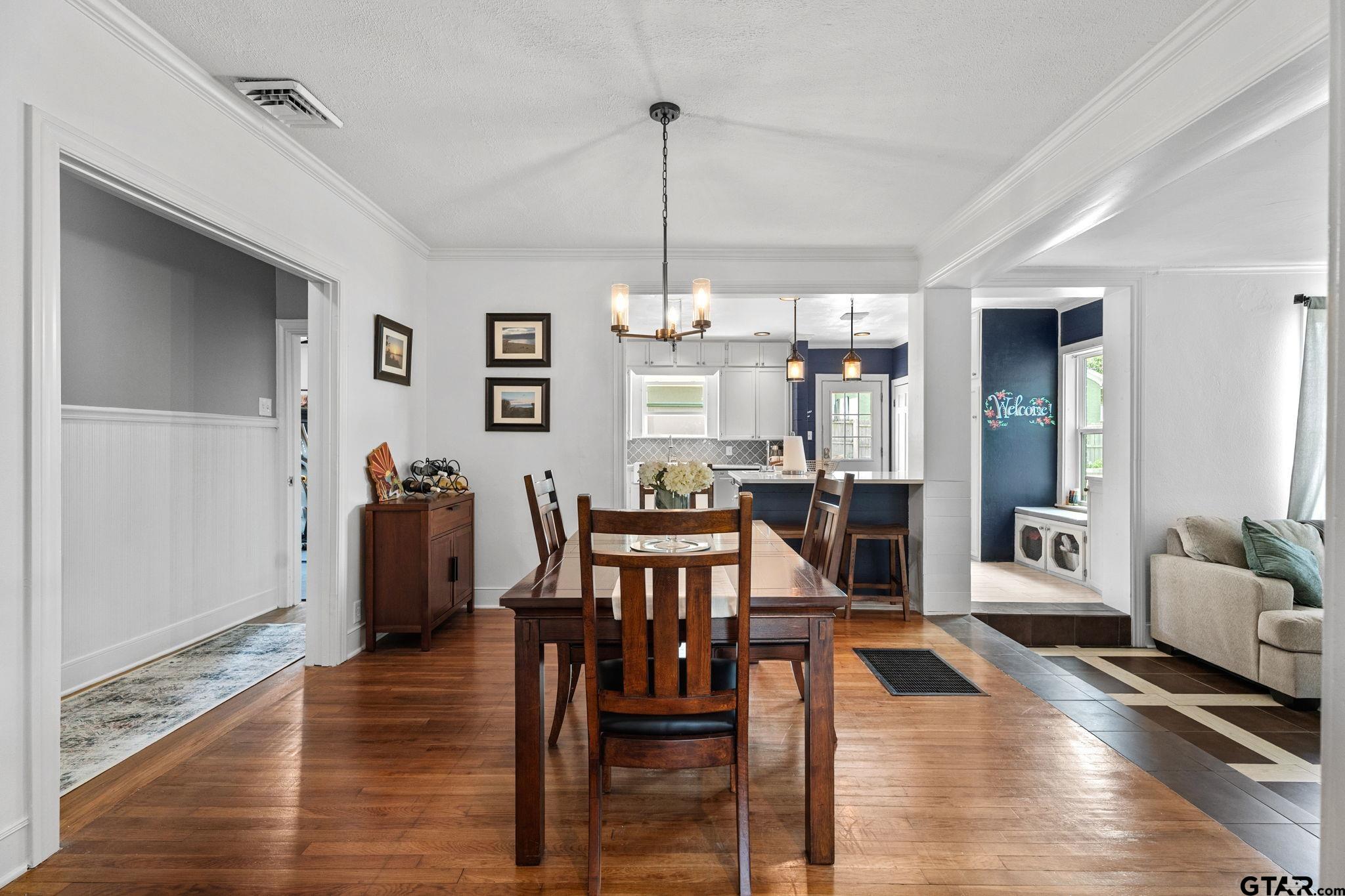 1403 S Robertson Avenue