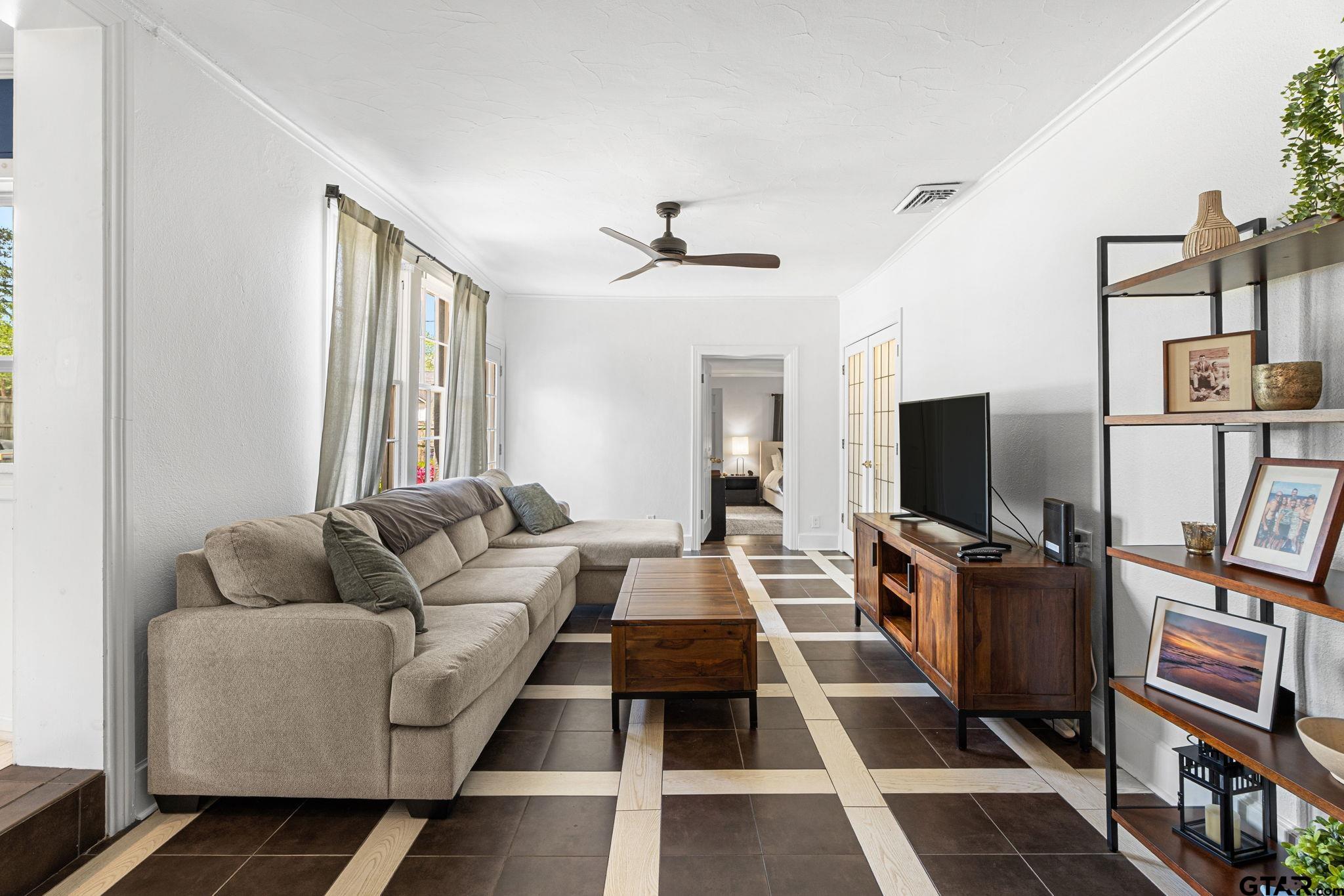 1403 S Robertson Avenue