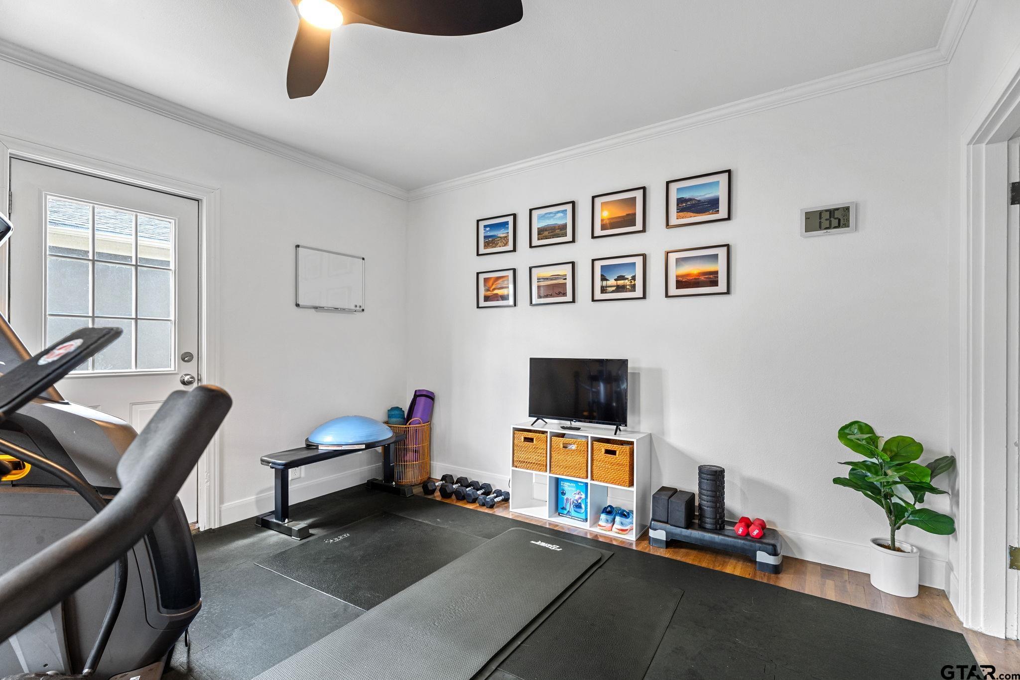 1403 S Robertson Avenue