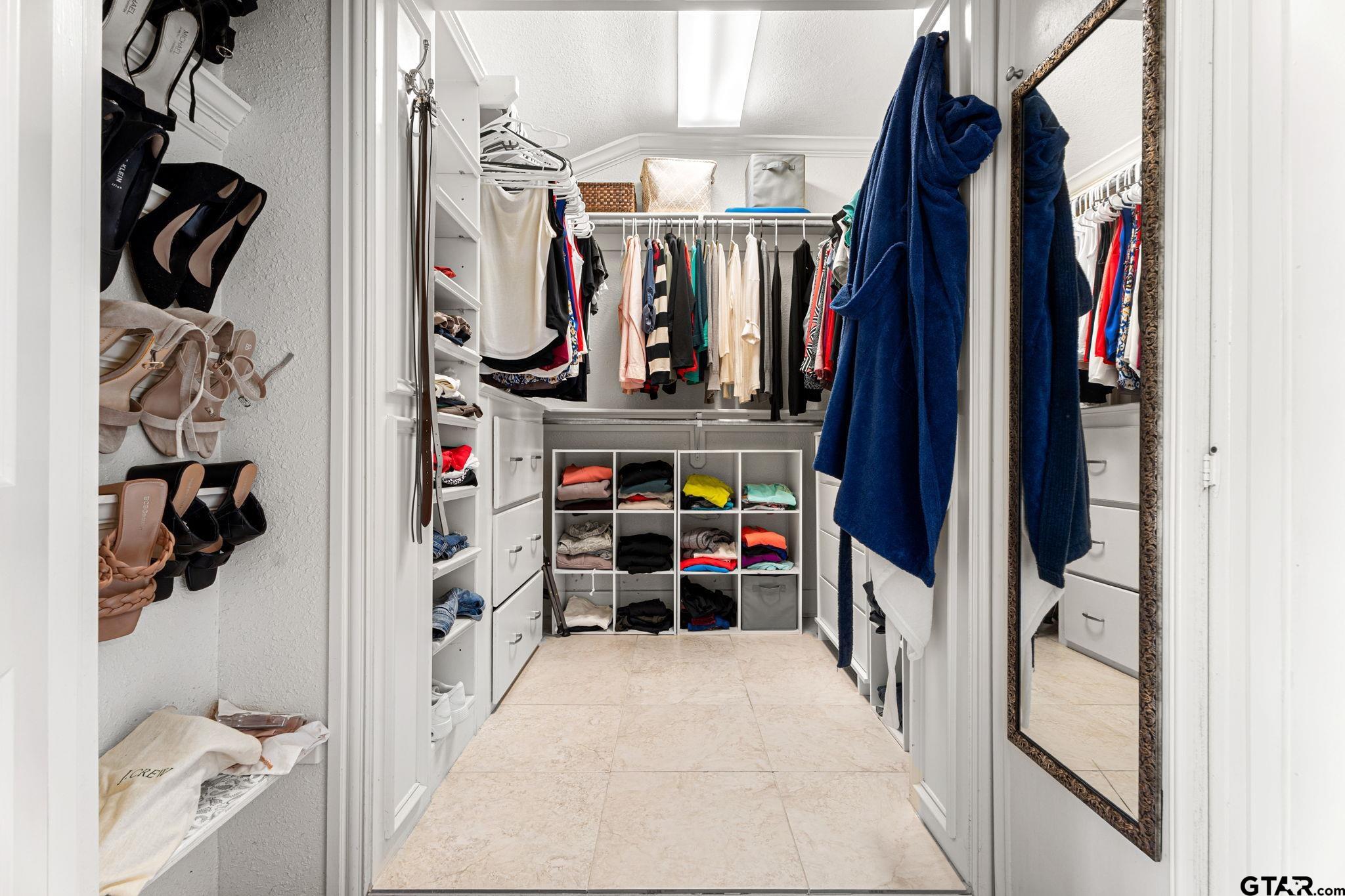 1403 S Robertson Avenue