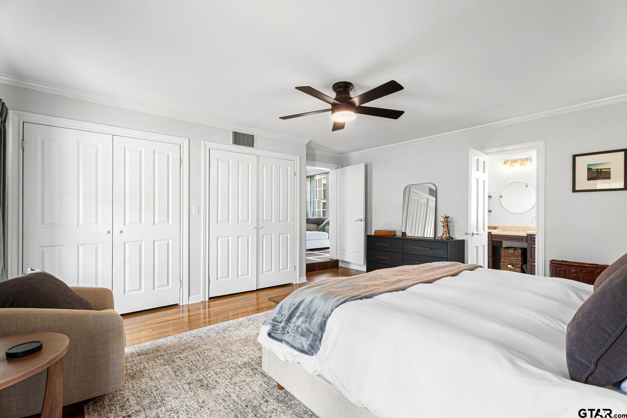 1403 S Robertson Avenue