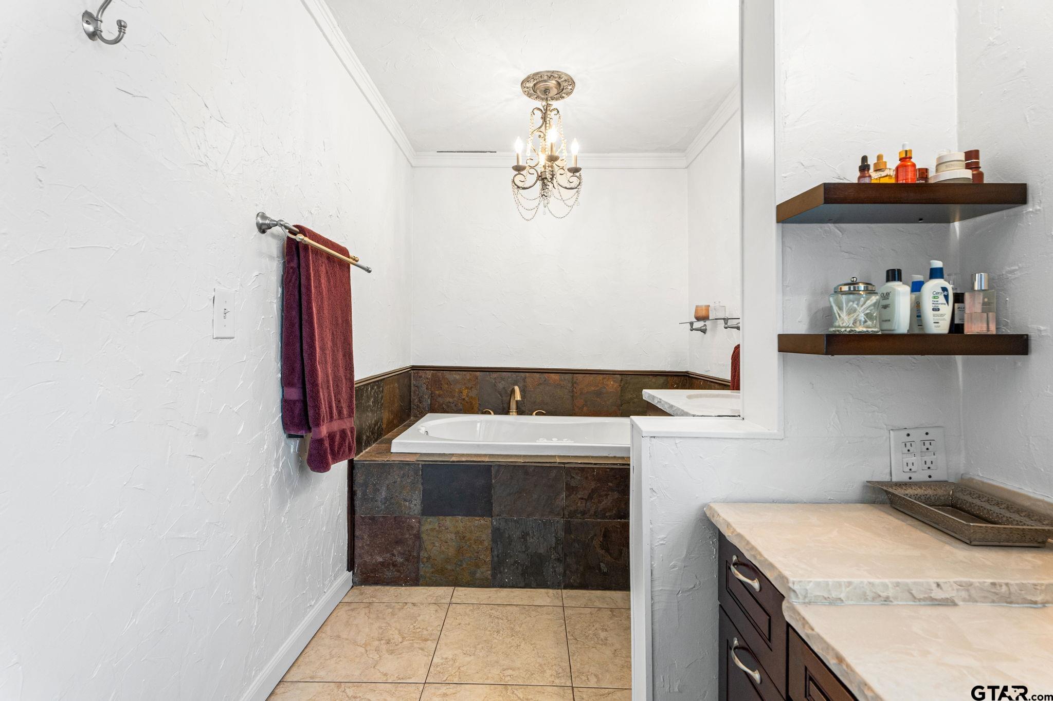 1403 S Robertson Avenue