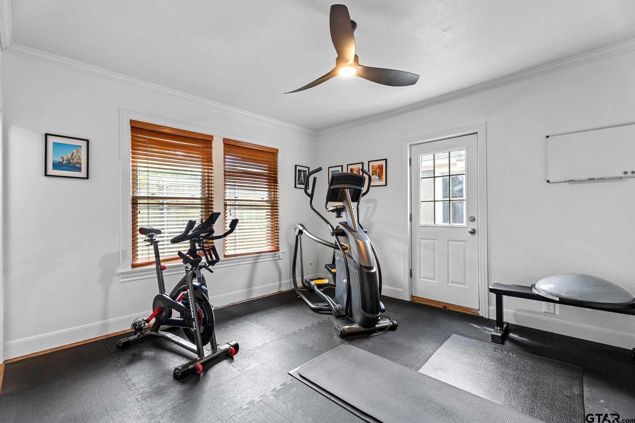 1403 S Robertson Avenue