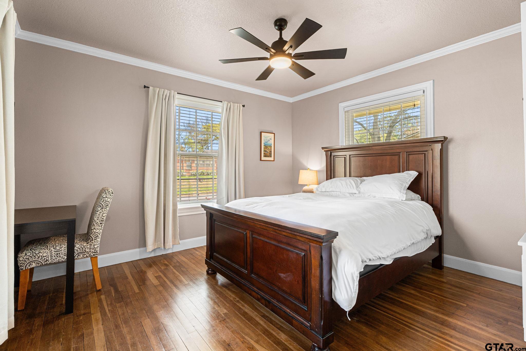 1403 S Robertson Avenue