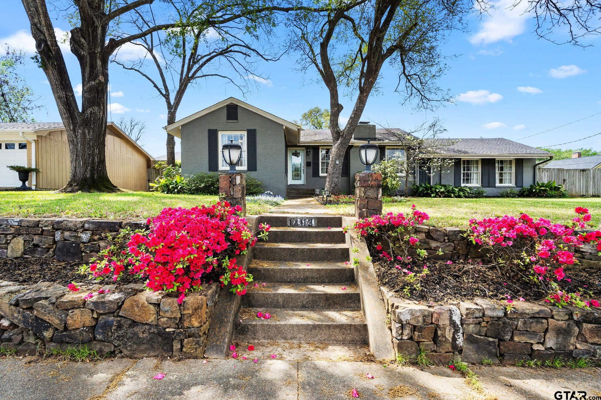 1403 S Robertson Avenue