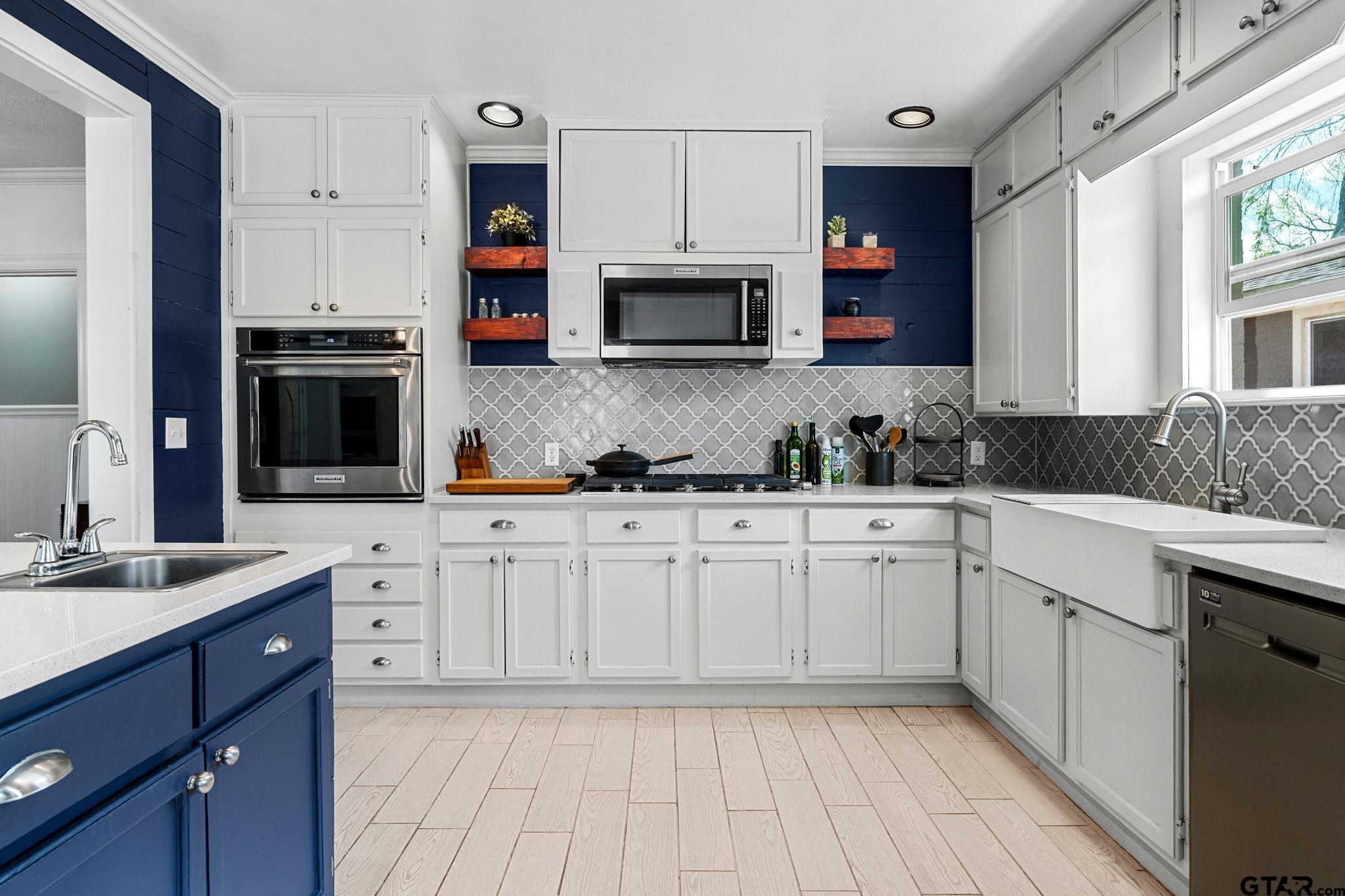 1403 S Robertson Avenue