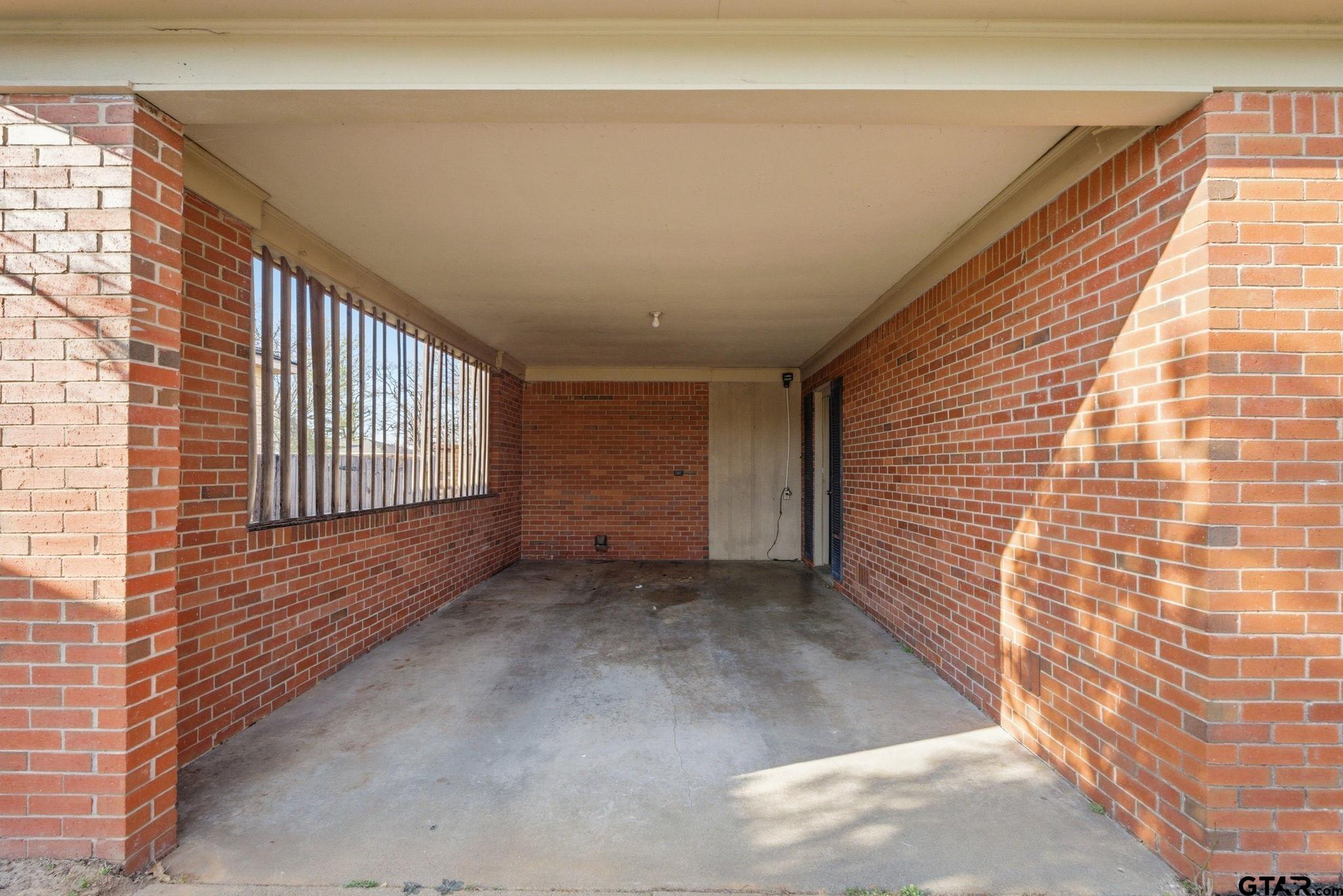 2200 Airline Dr.