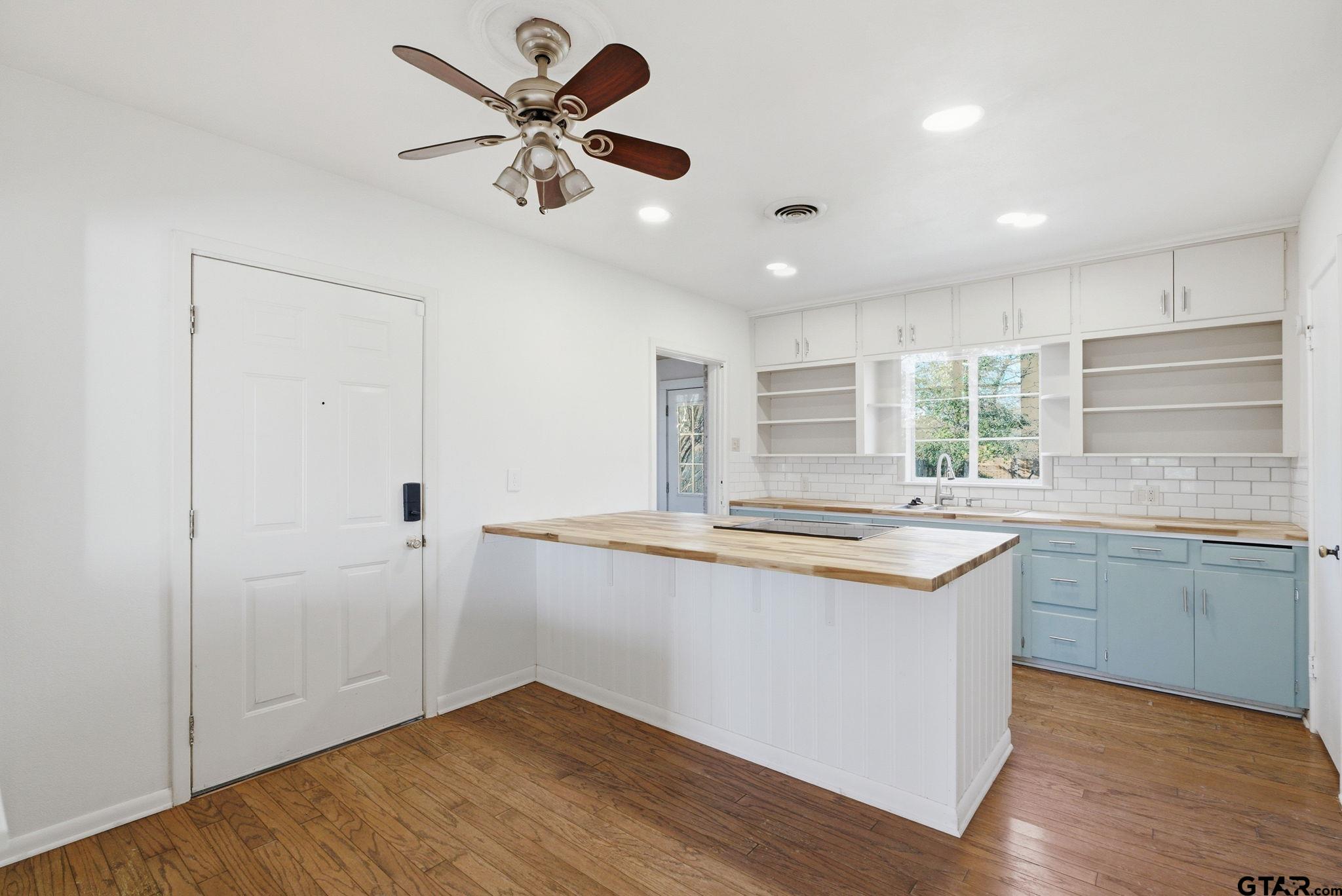 2200 Airline Dr.