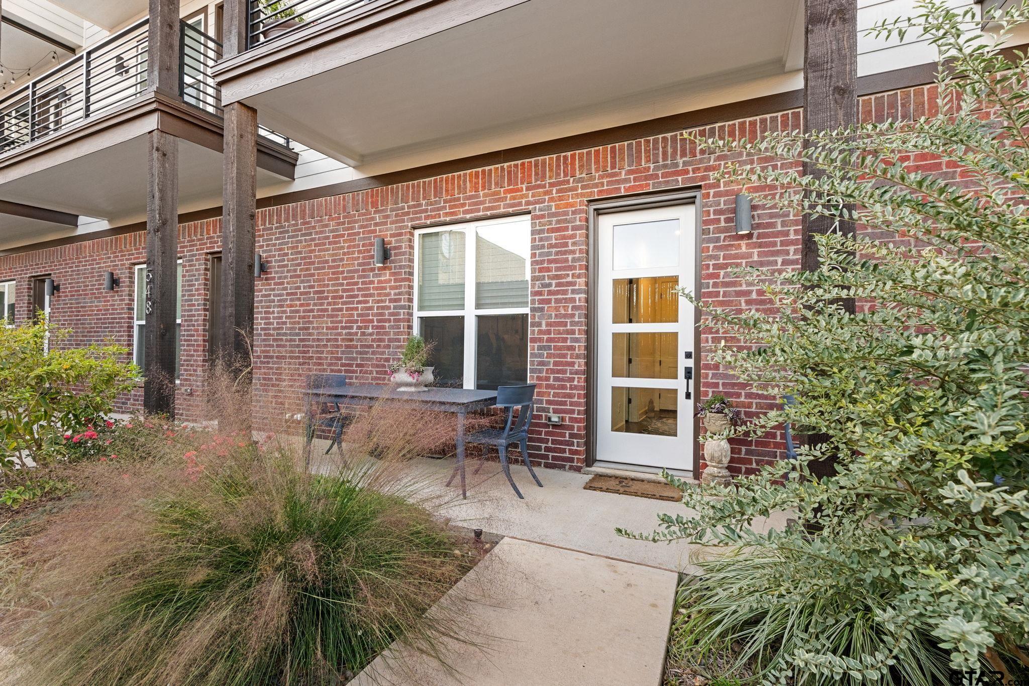 546 W Erwin St.