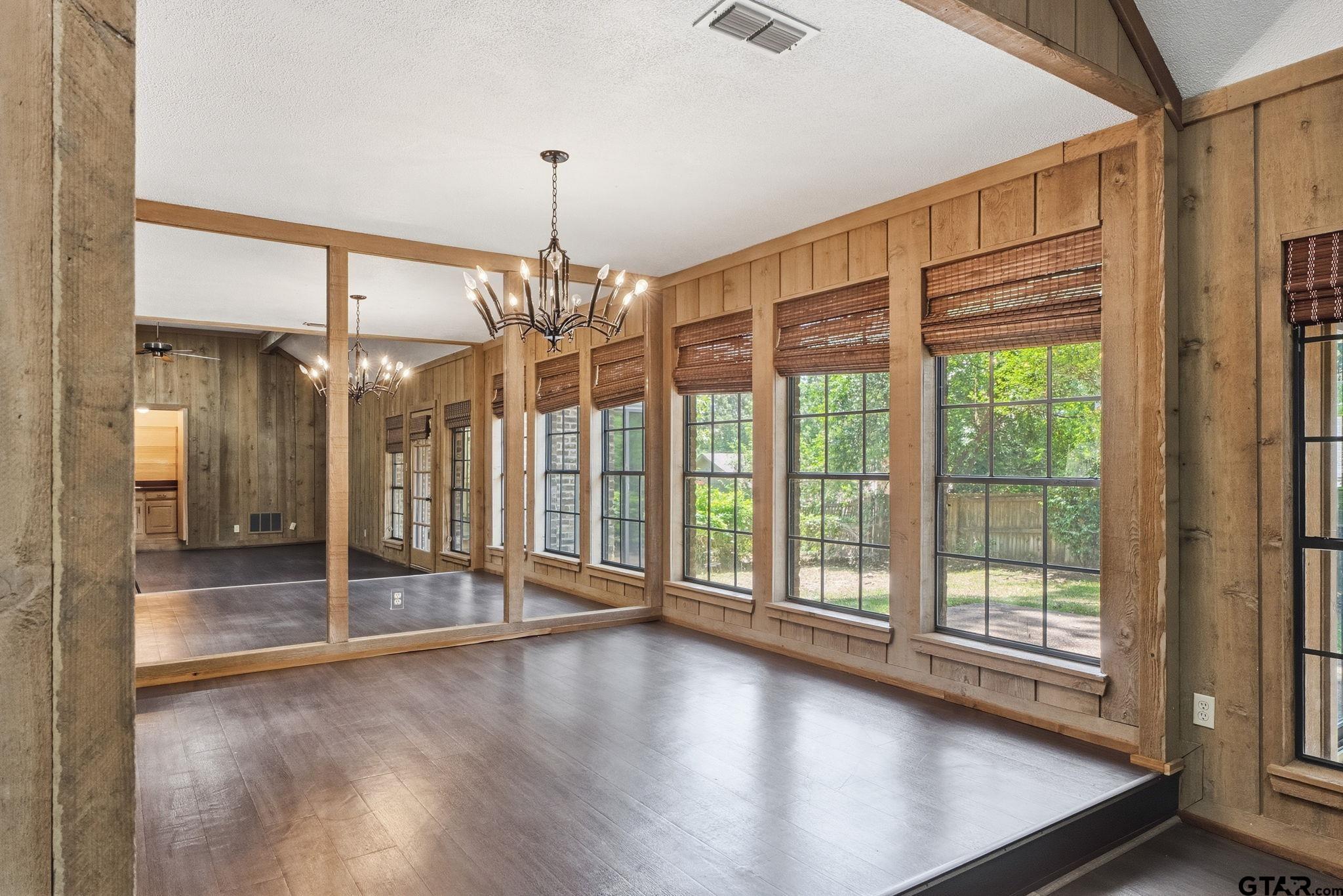 1206 Hampton Ln