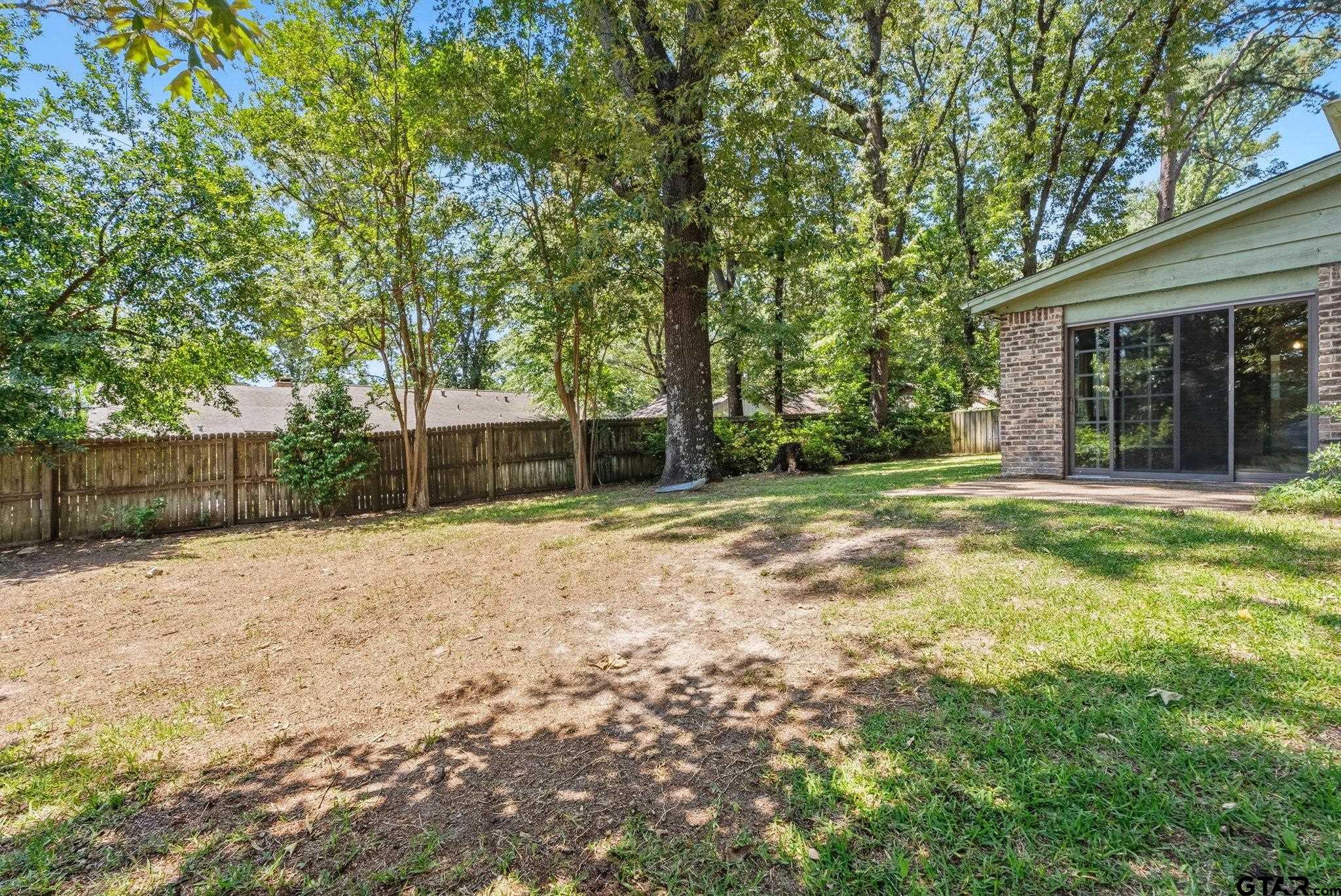 1206 Hampton Ln
