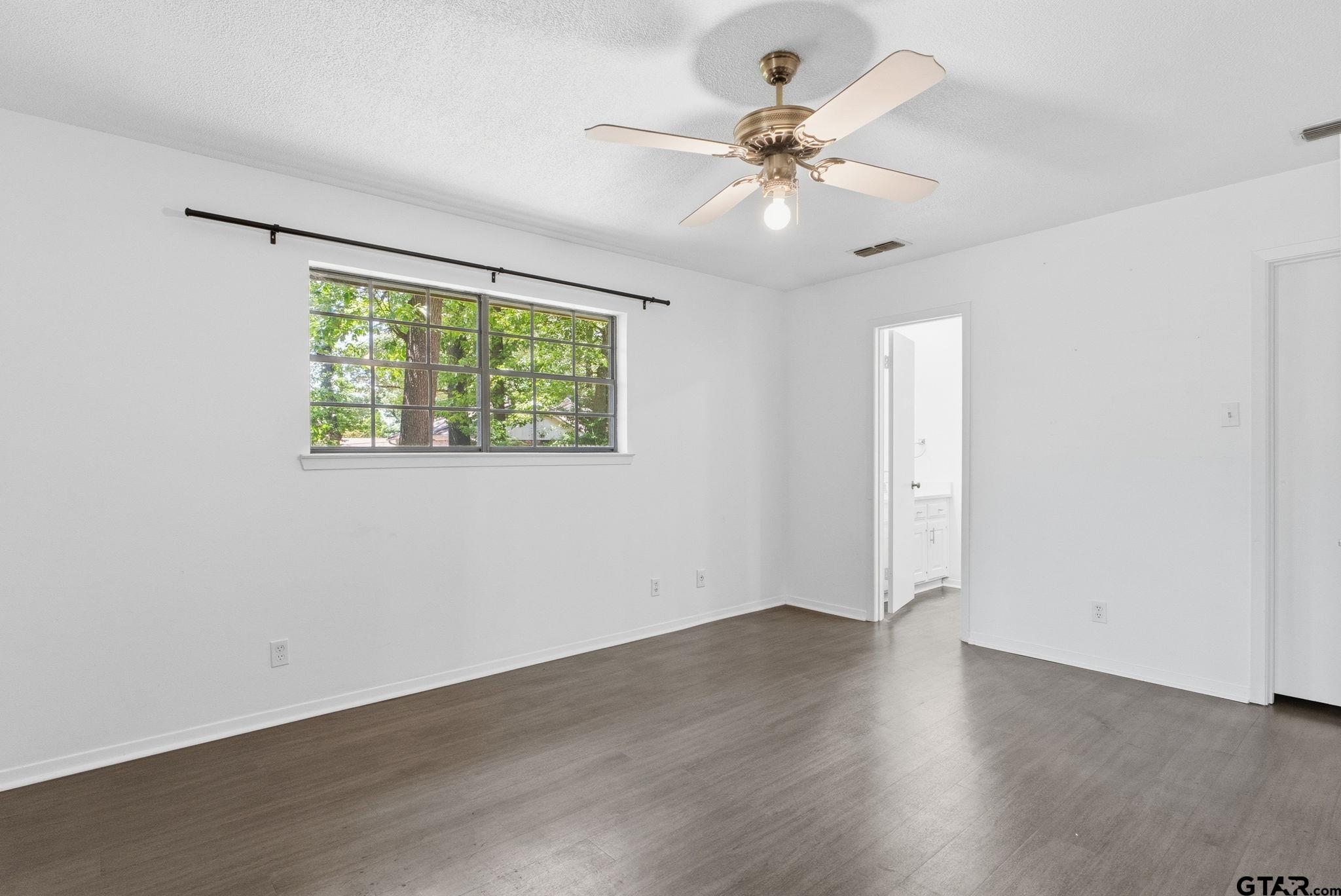 1206 Hampton Ln