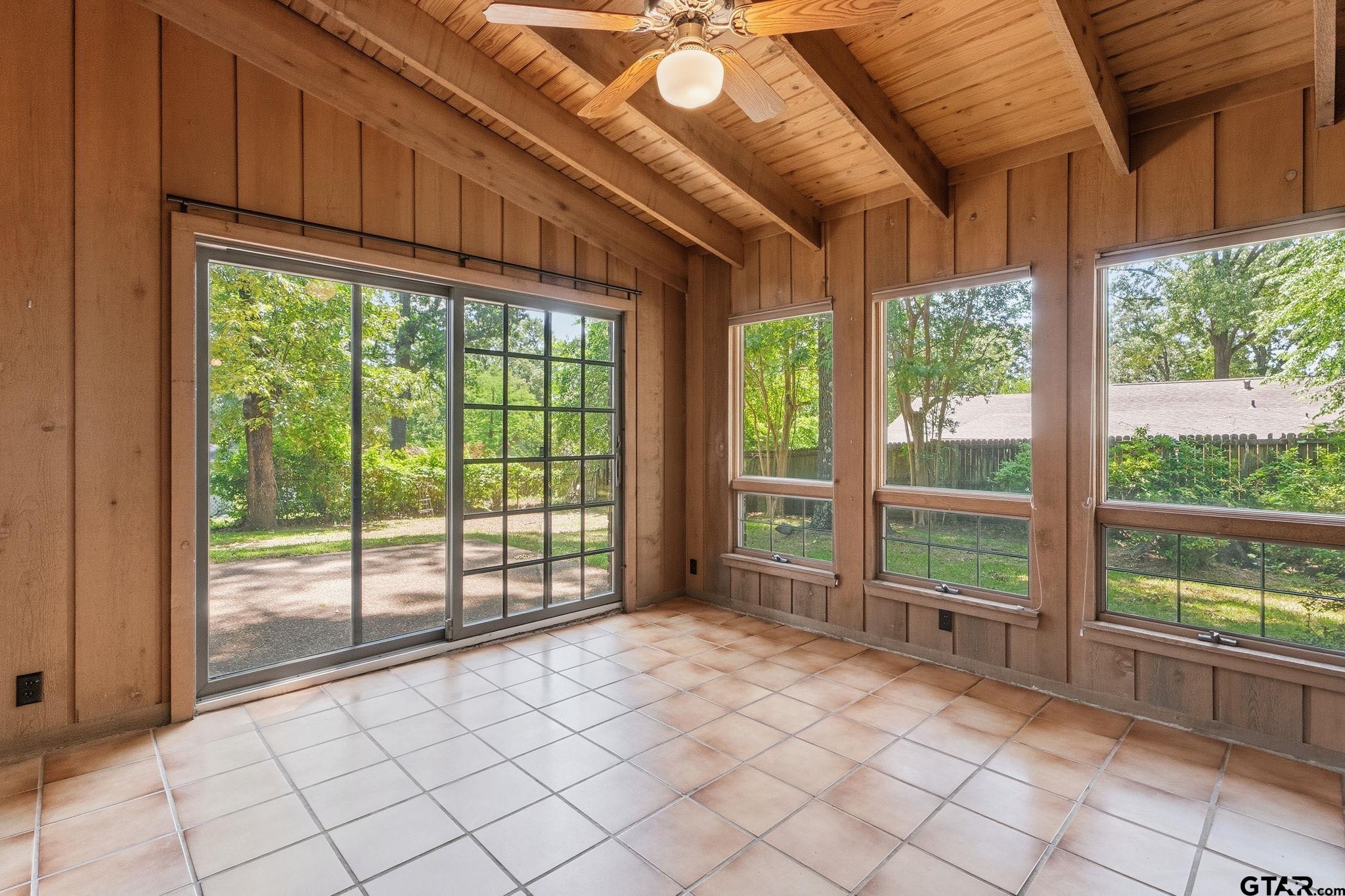 1206 Hampton Ln