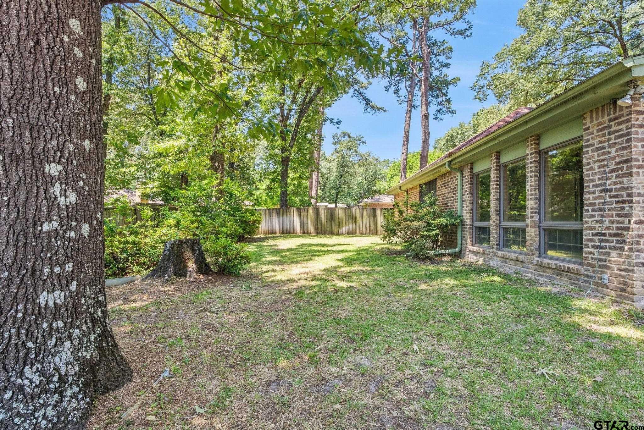 1206 Hampton Ln