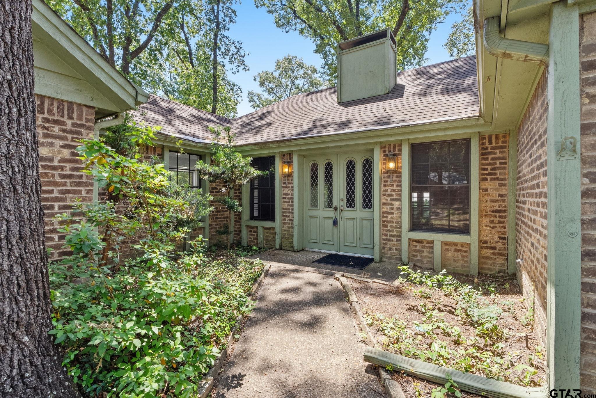 1206 Hampton Ln