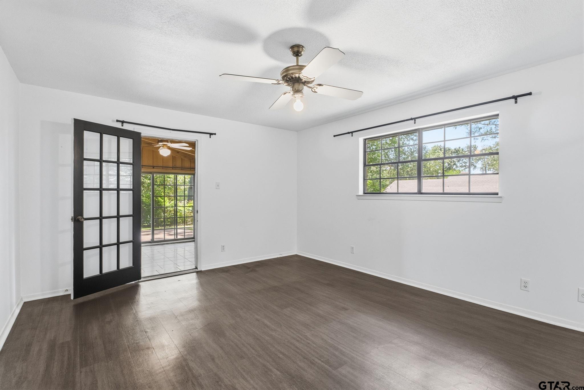 1206 Hampton Ln