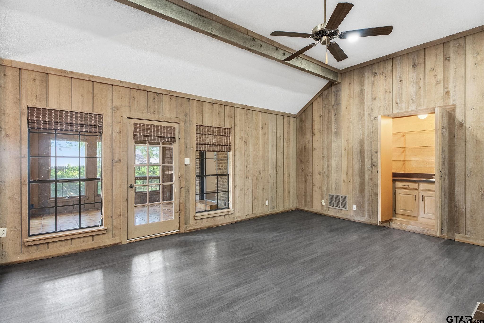 1206 Hampton Ln