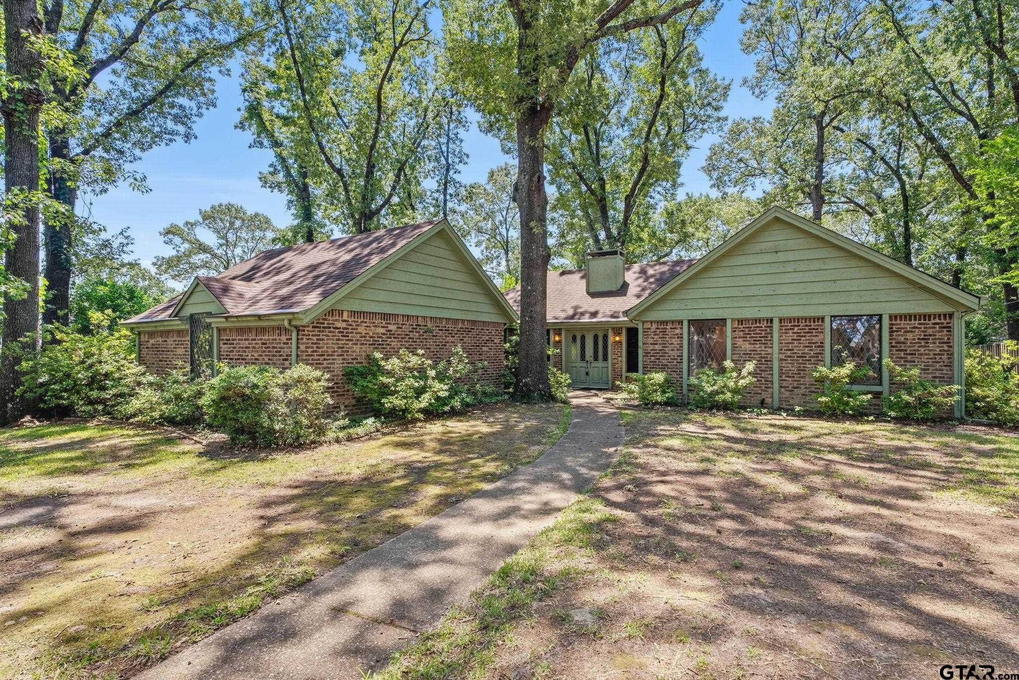 1206 Hampton Ln
