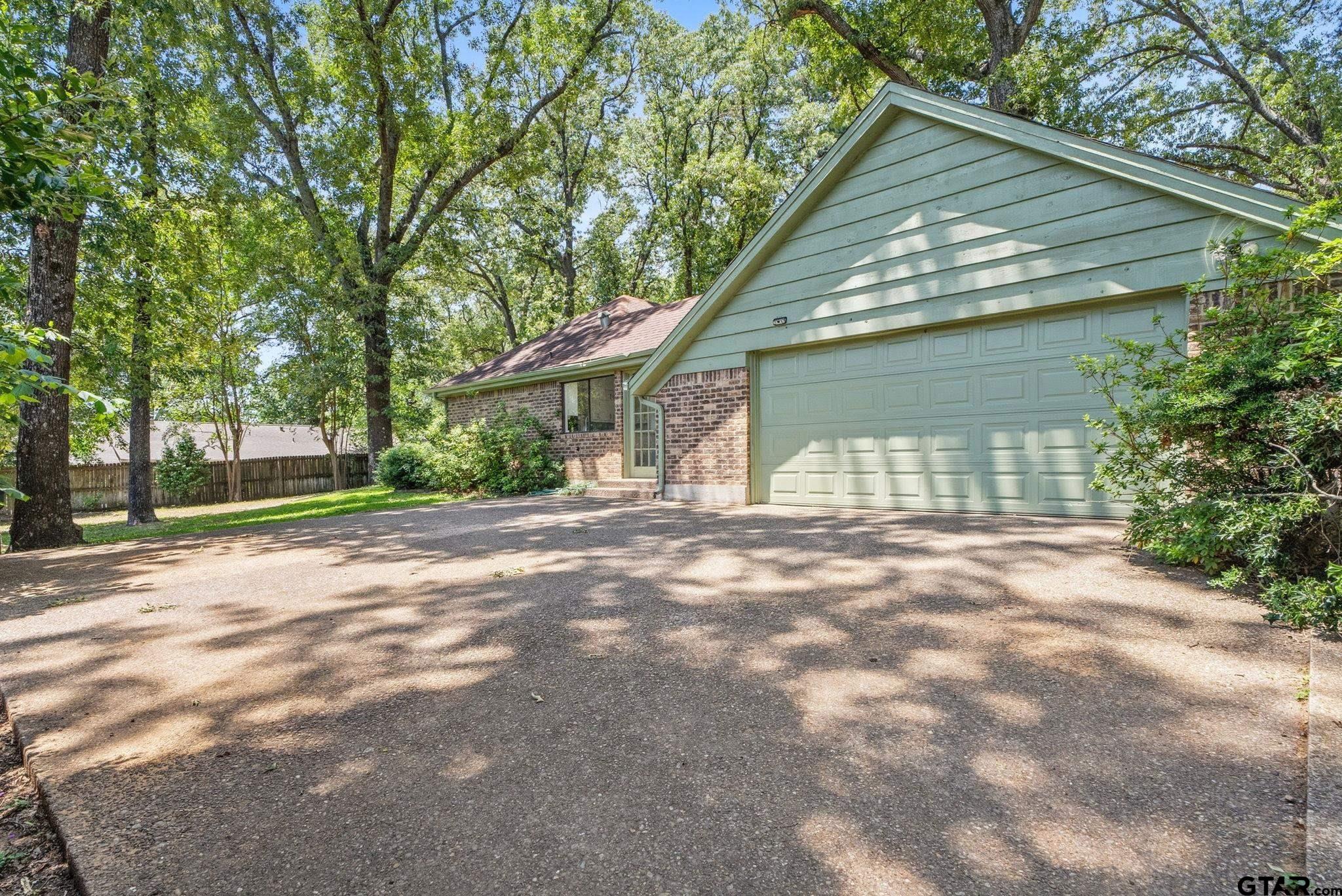 1206 Hampton Ln