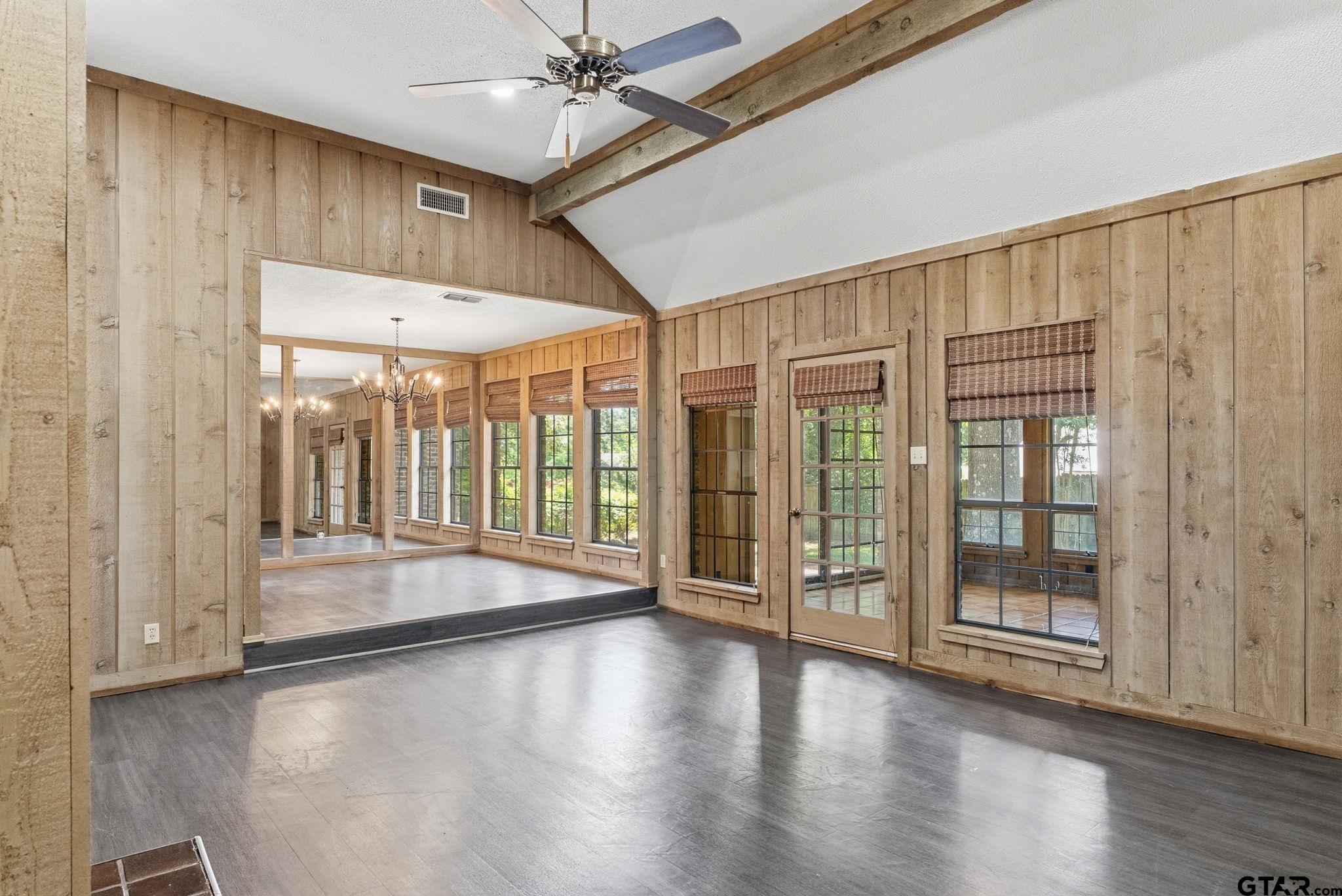 1206 Hampton Ln