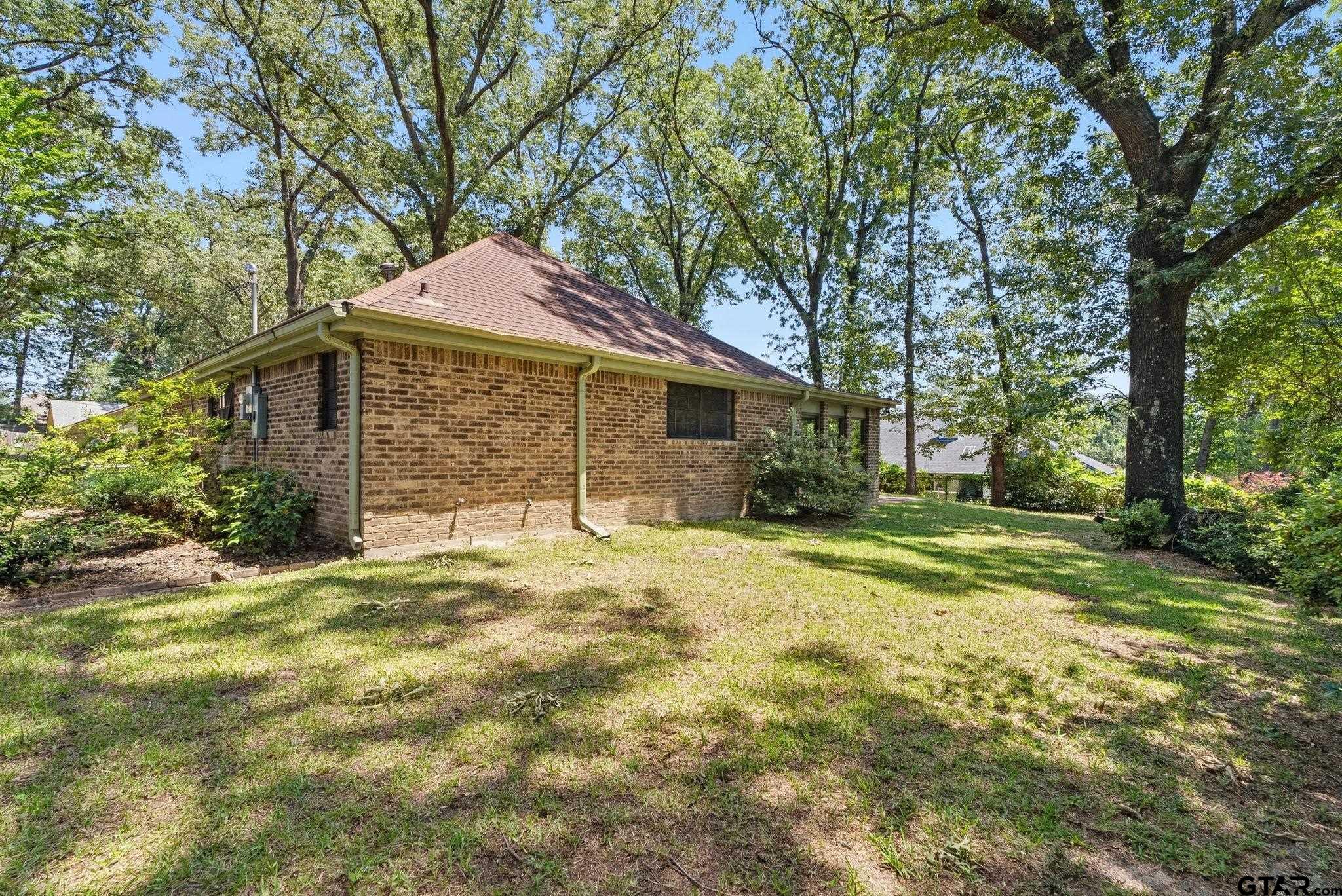 1206 Hampton Ln