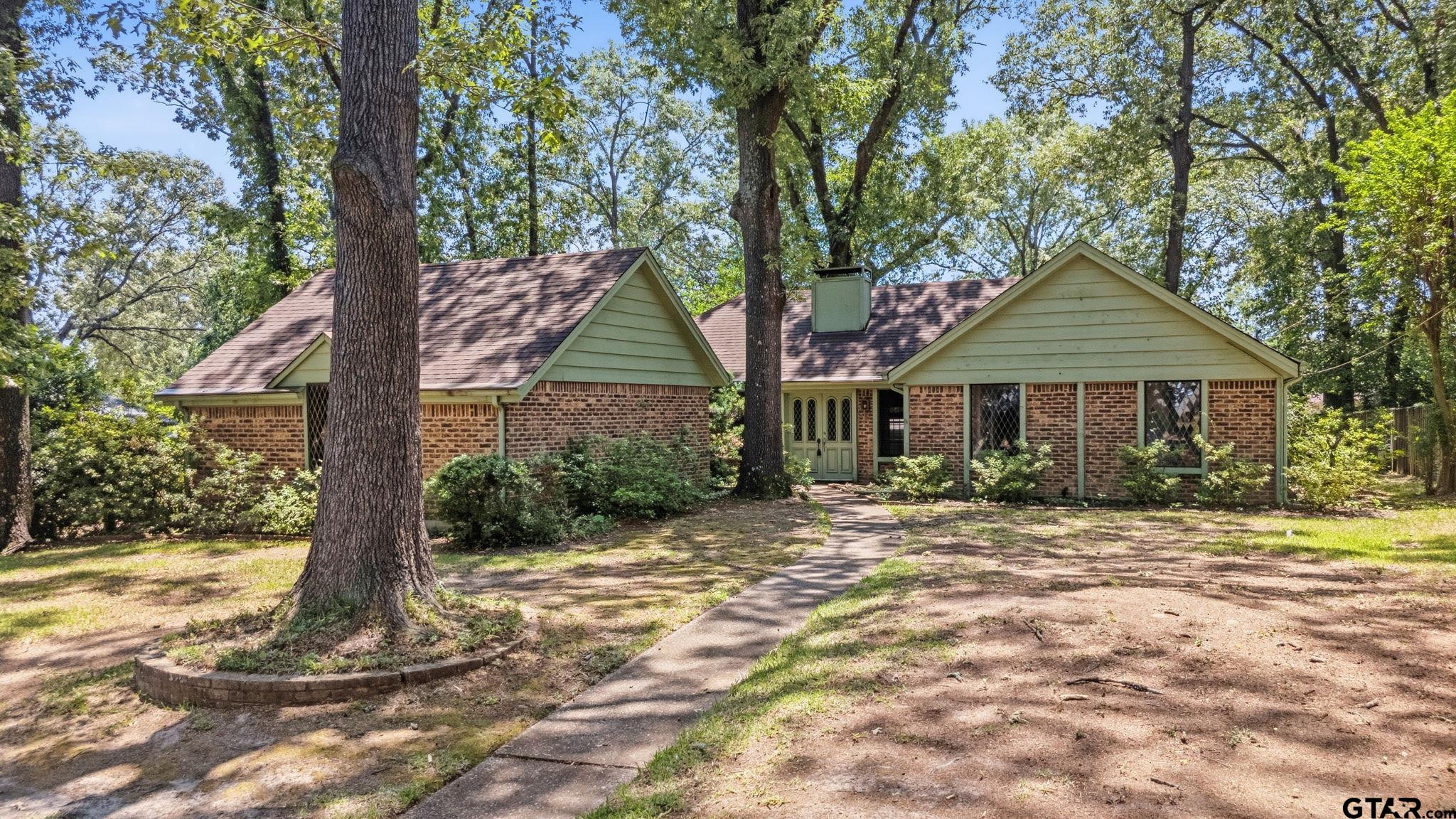 1206 Hampton Ln