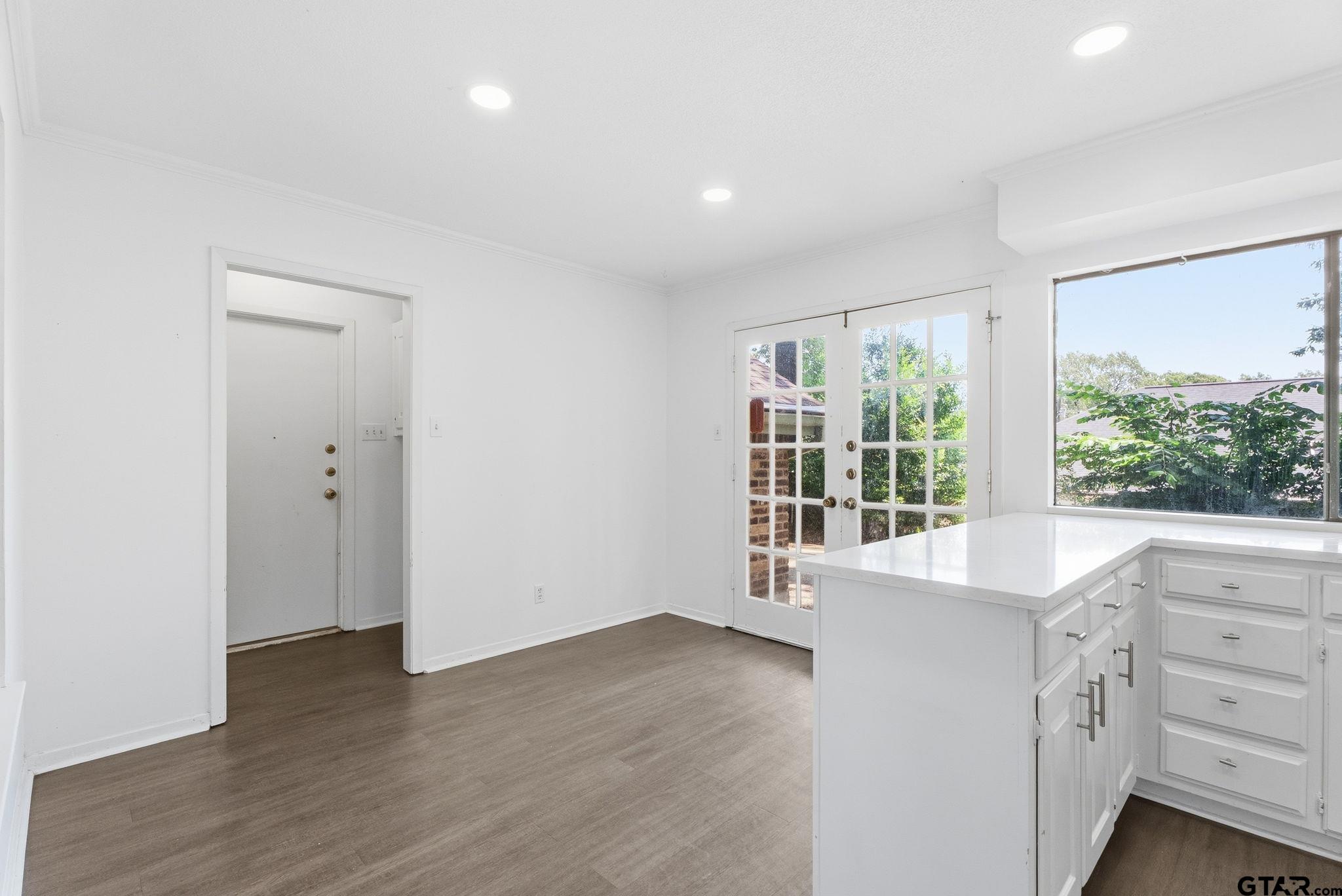 1206 Hampton Ln