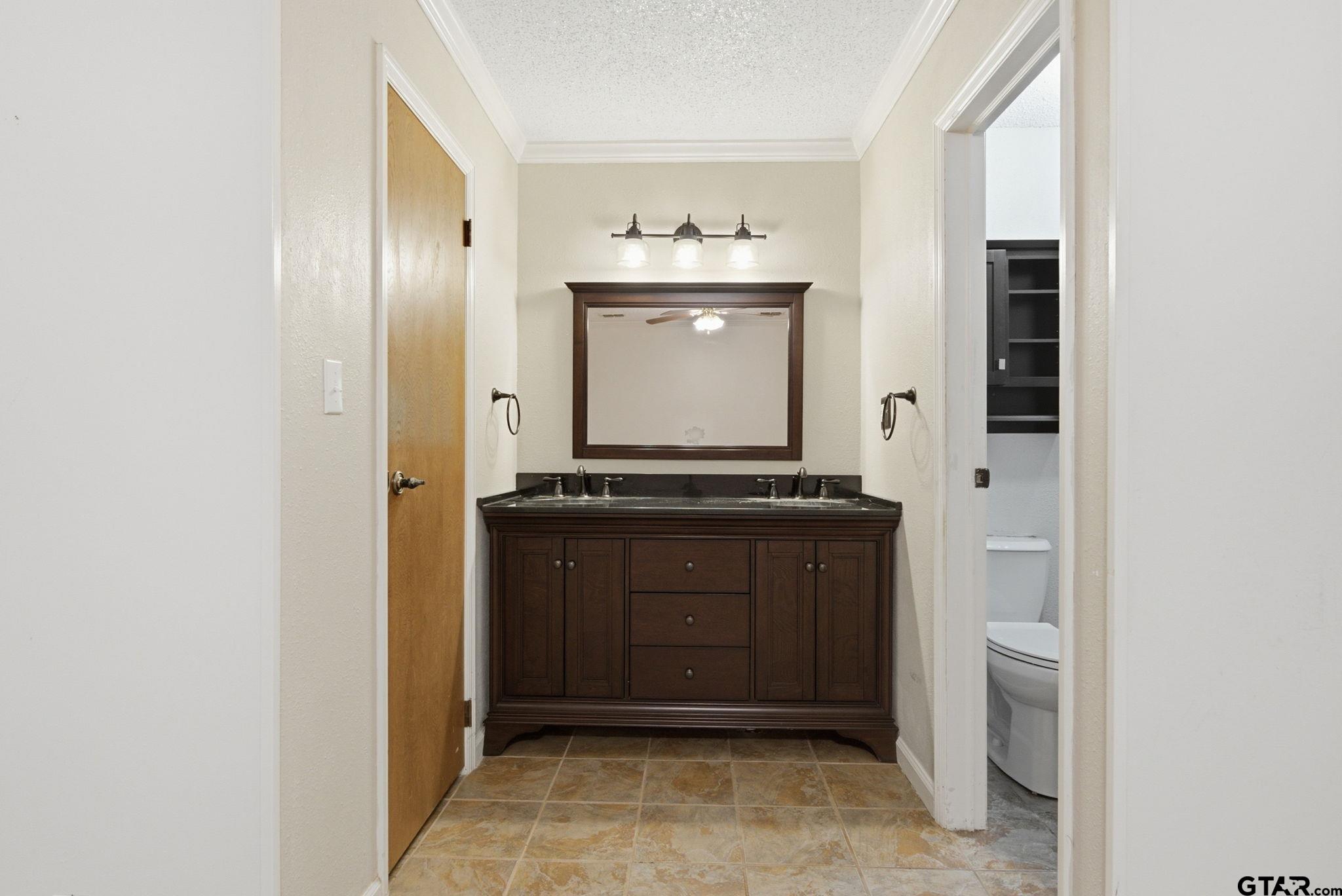 546 Woodside Dr.