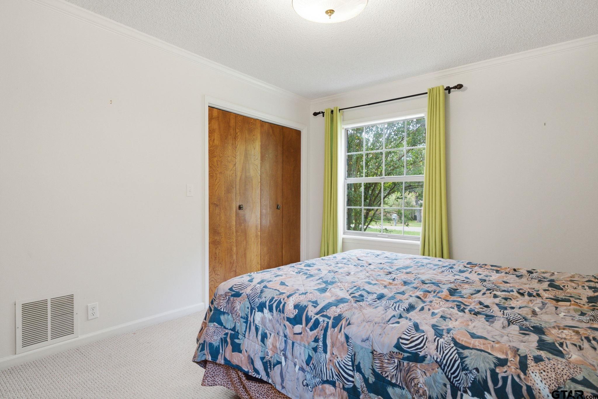 546 Woodside Dr.