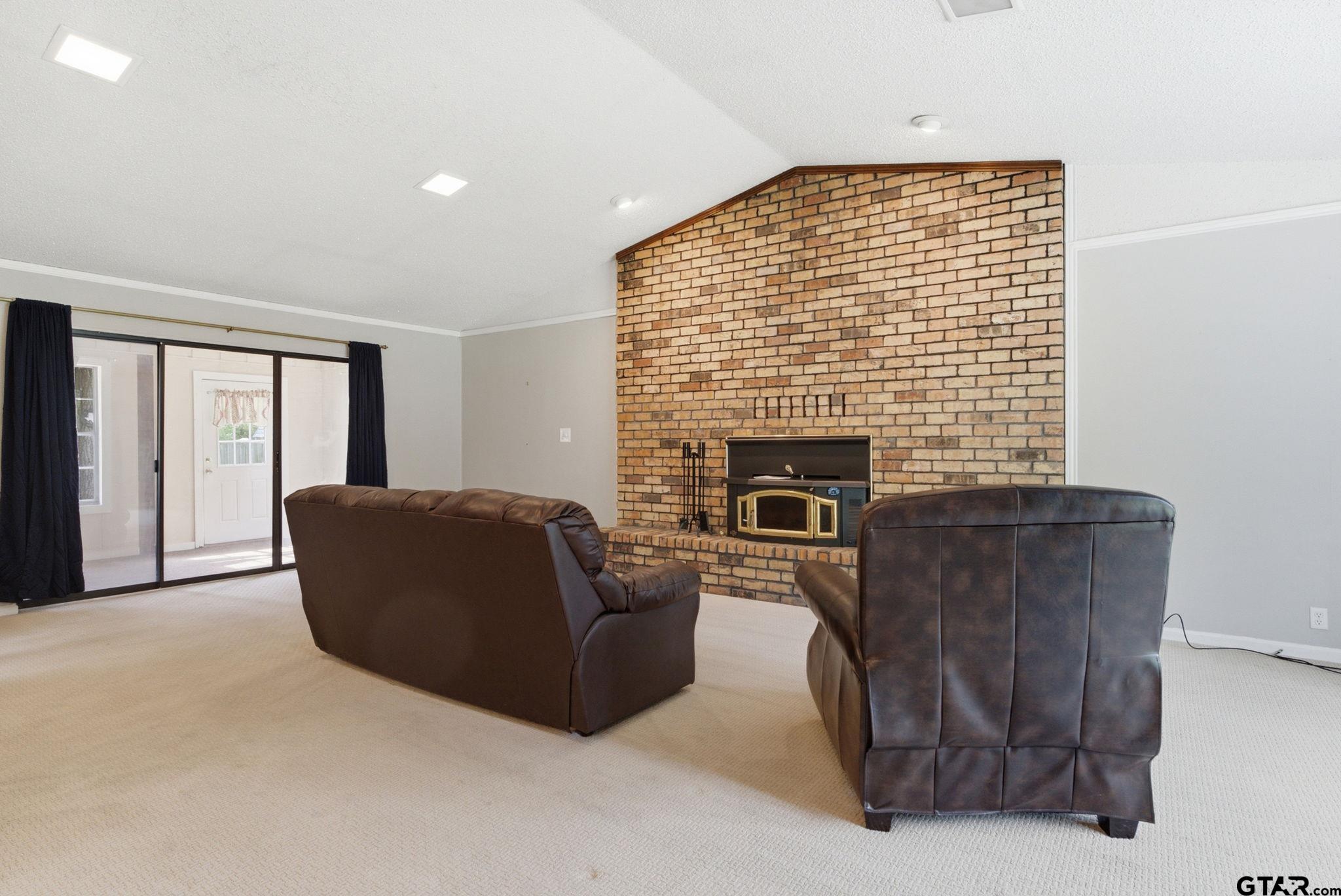 546 Woodside Dr.
