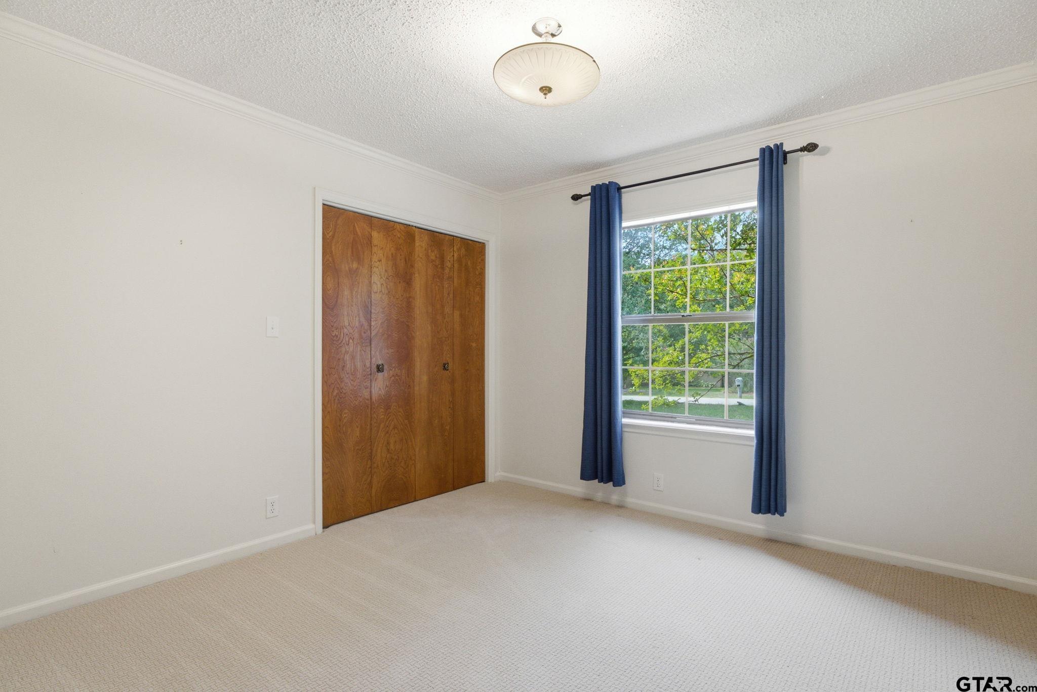 546 Woodside Dr.