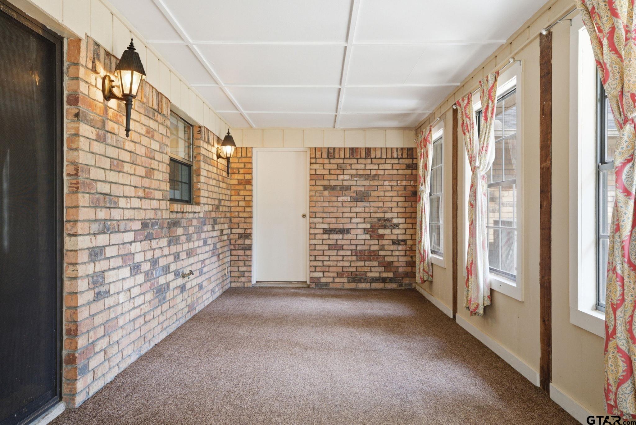 546 Woodside Dr.