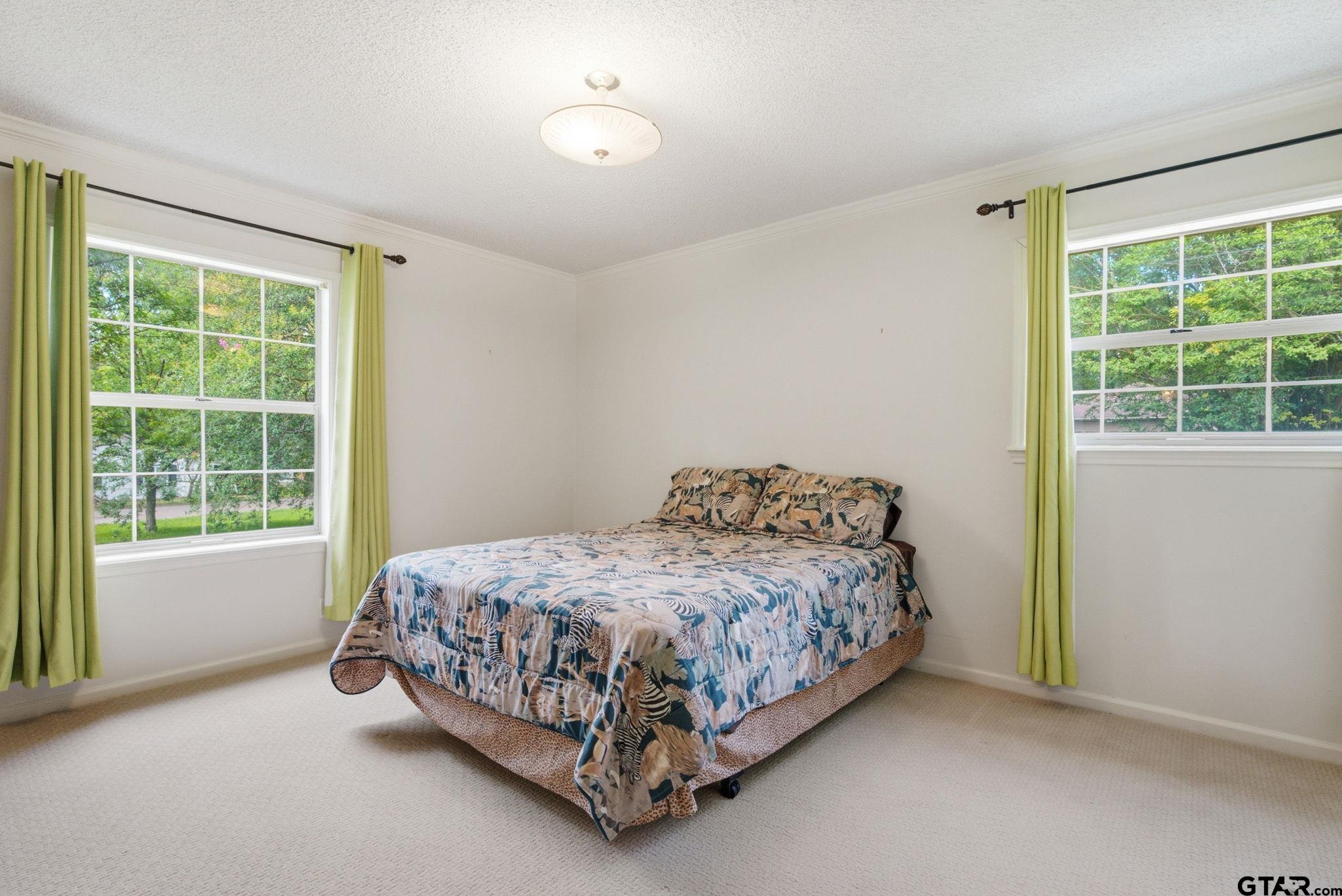 546 Woodside Dr.