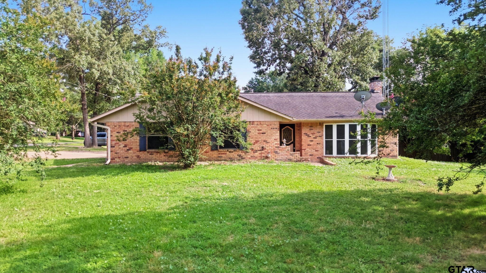 546 Woodside Dr.