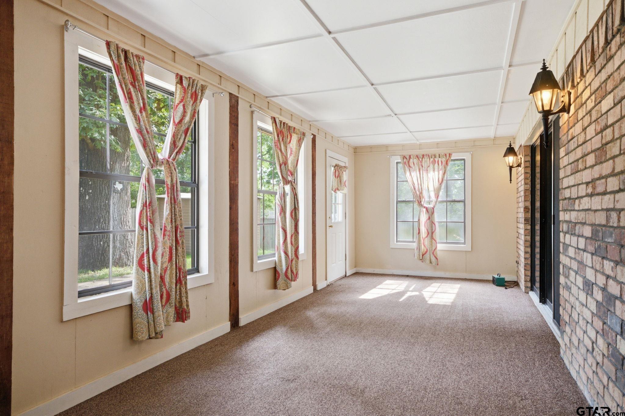 546 Woodside Dr.