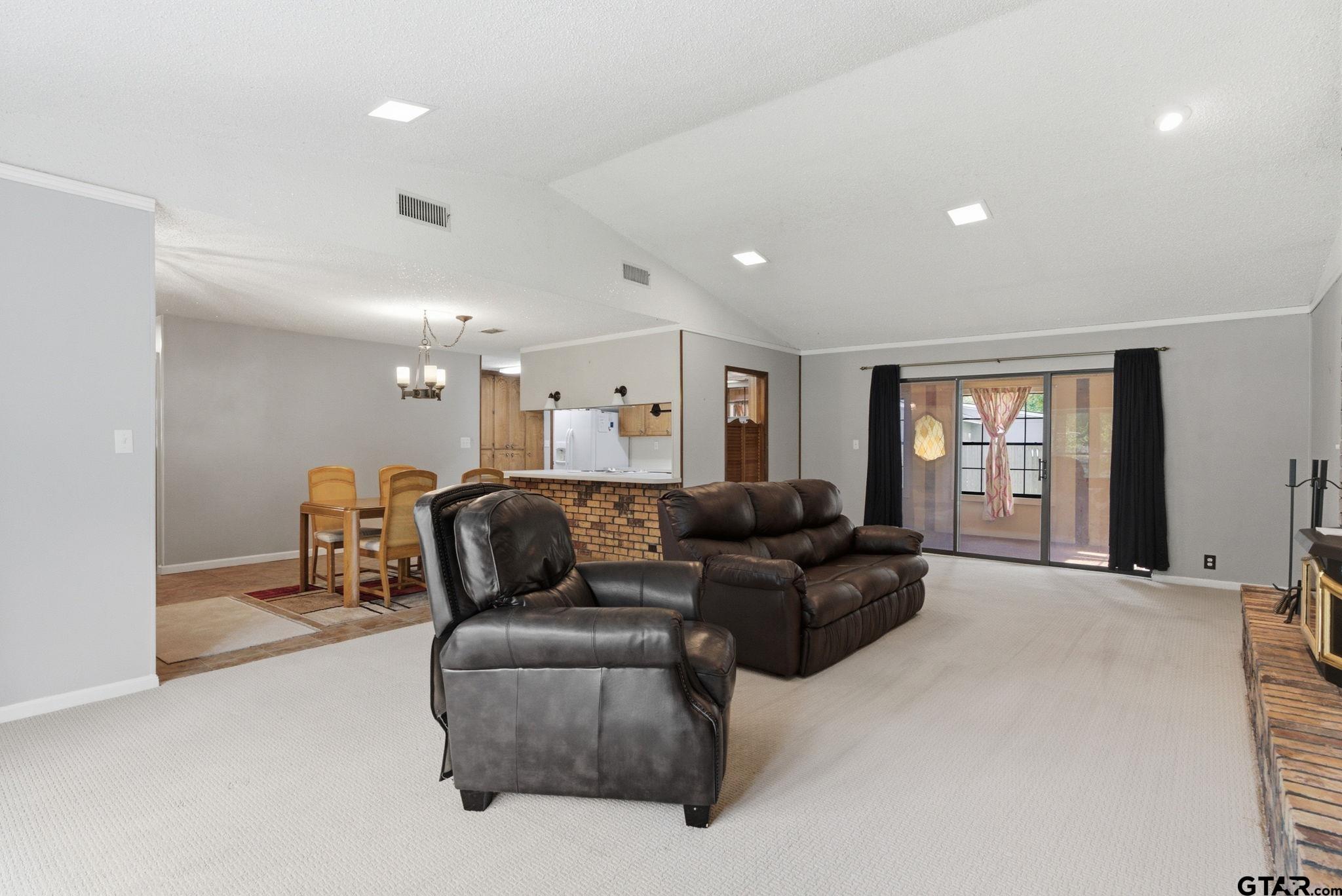 546 Woodside Dr.