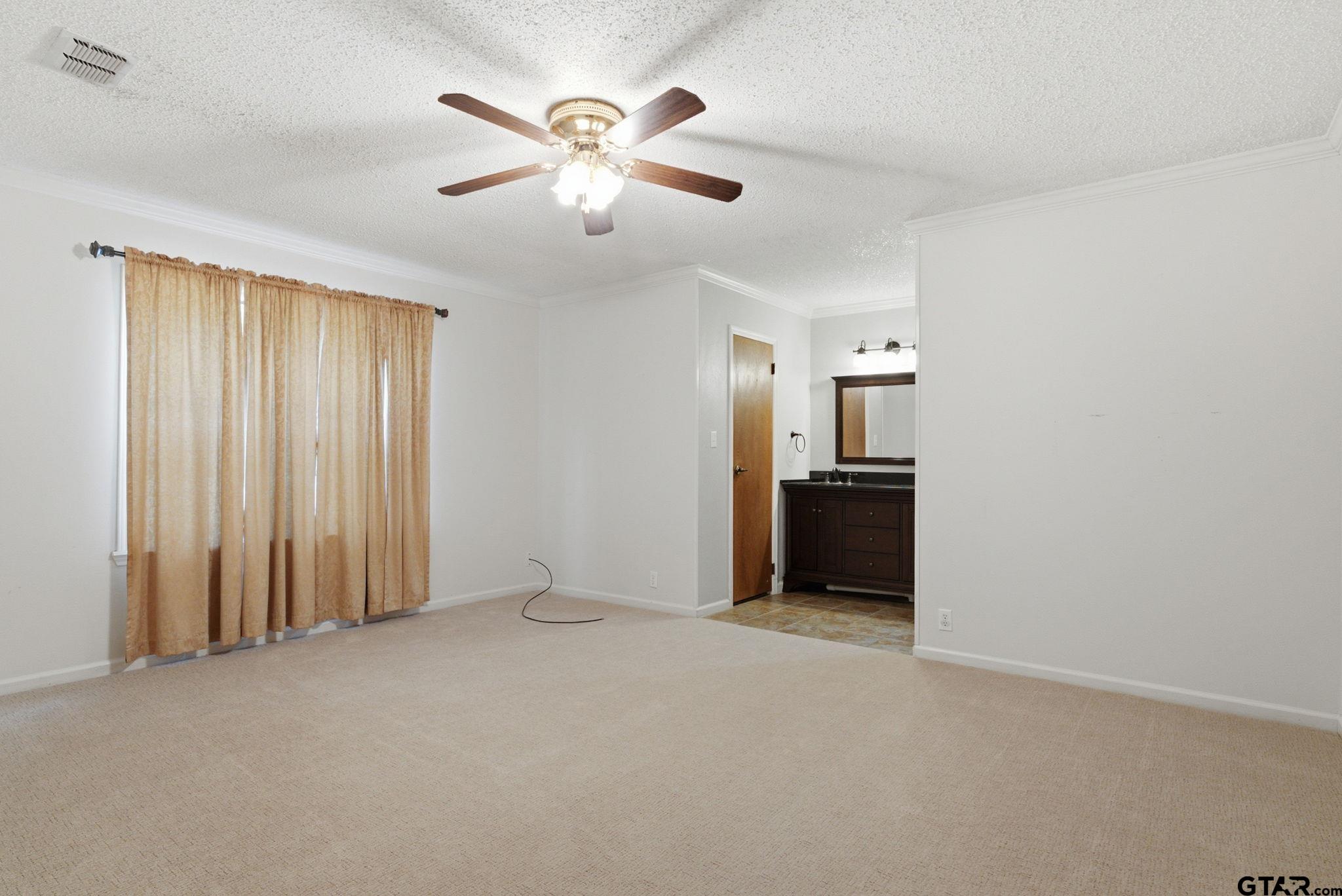 546 Woodside Dr.
