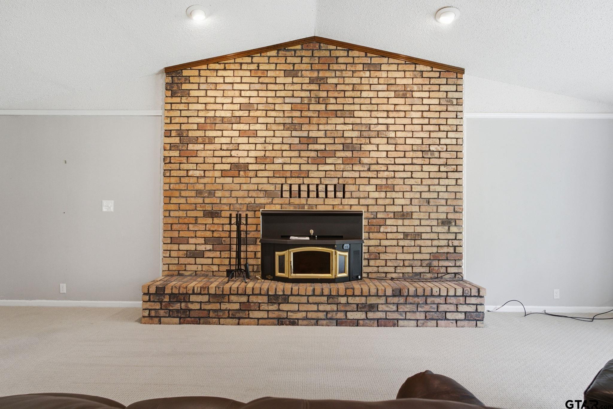 546 Woodside Dr.