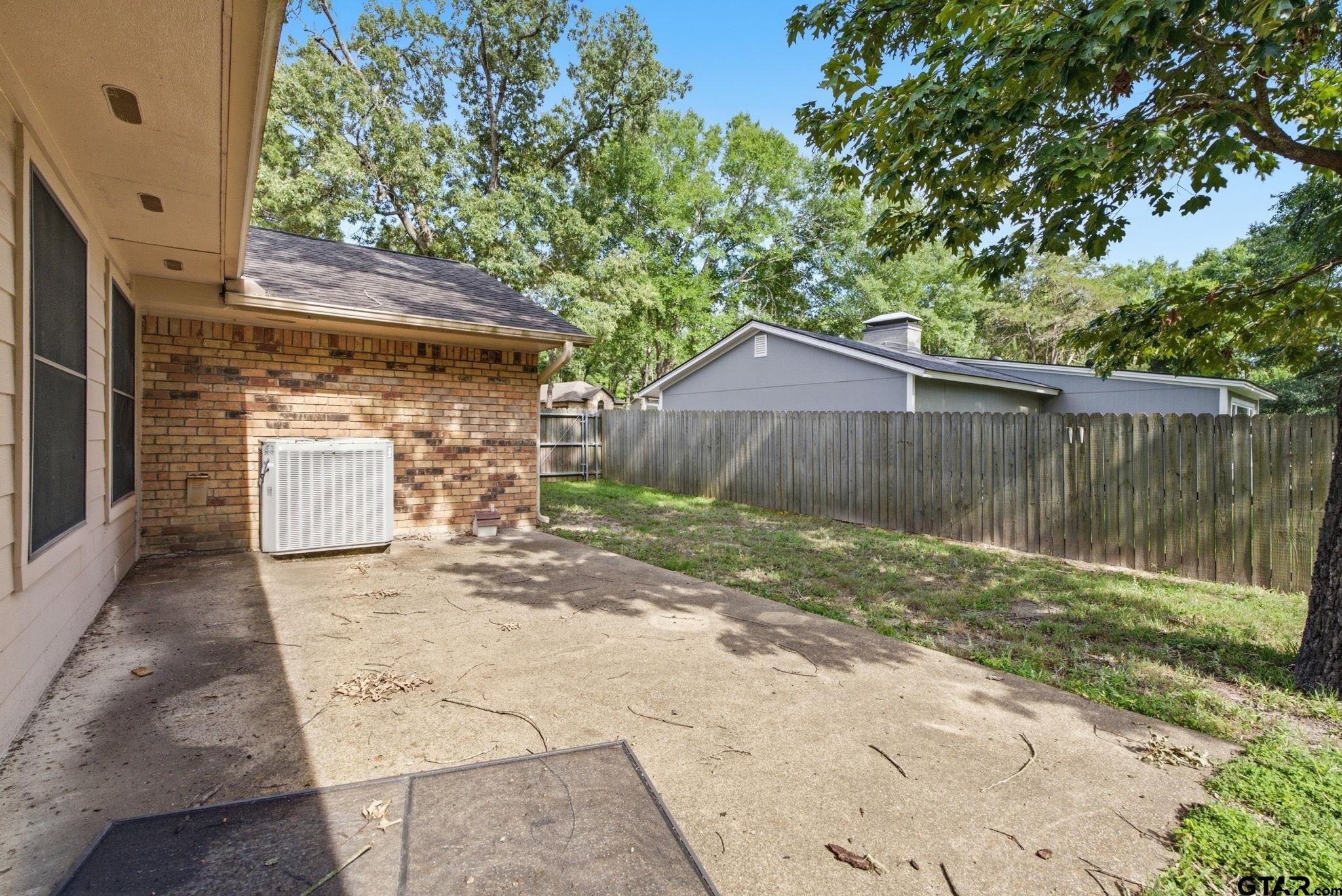 546 Woodside Dr.