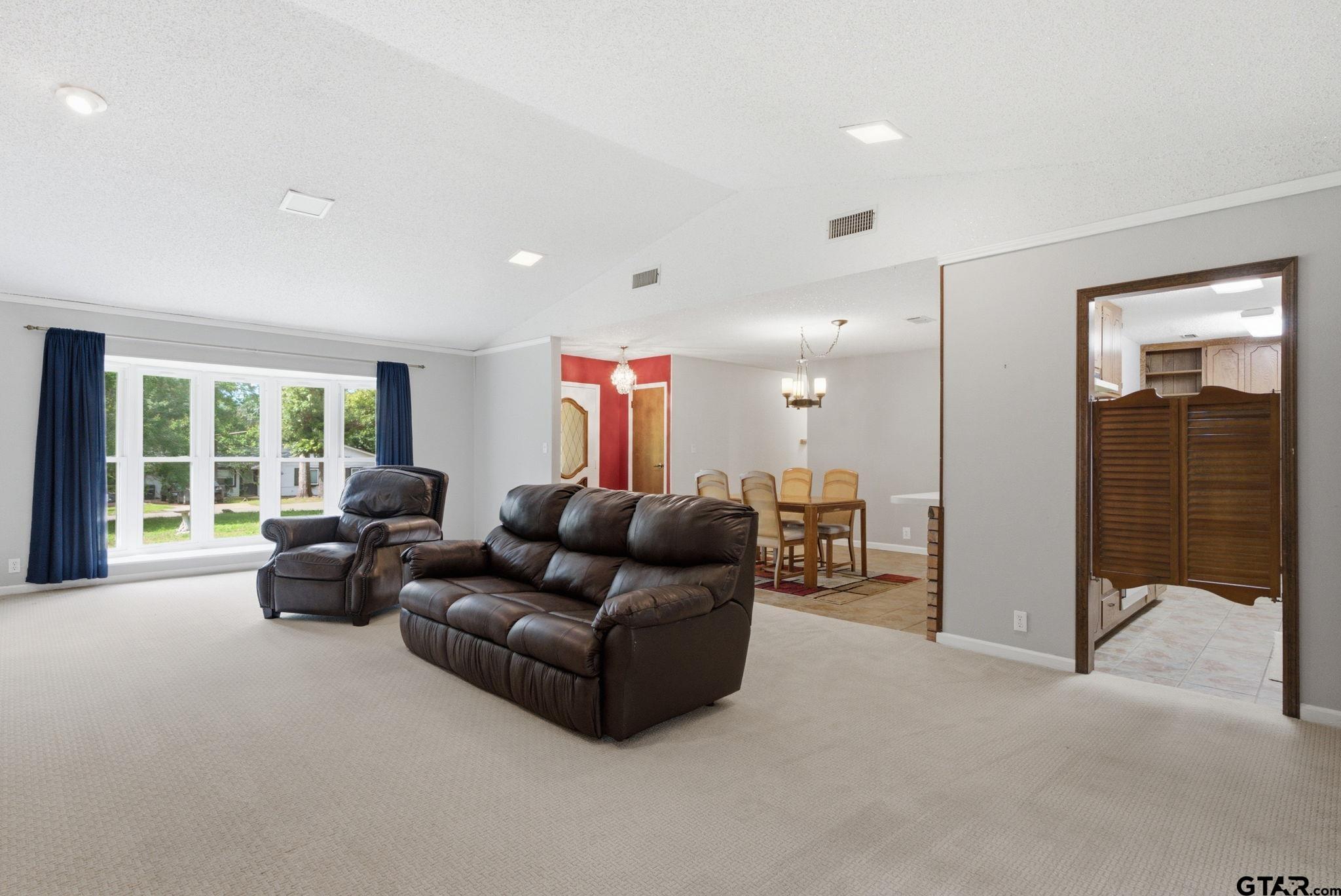 546 Woodside Dr.
