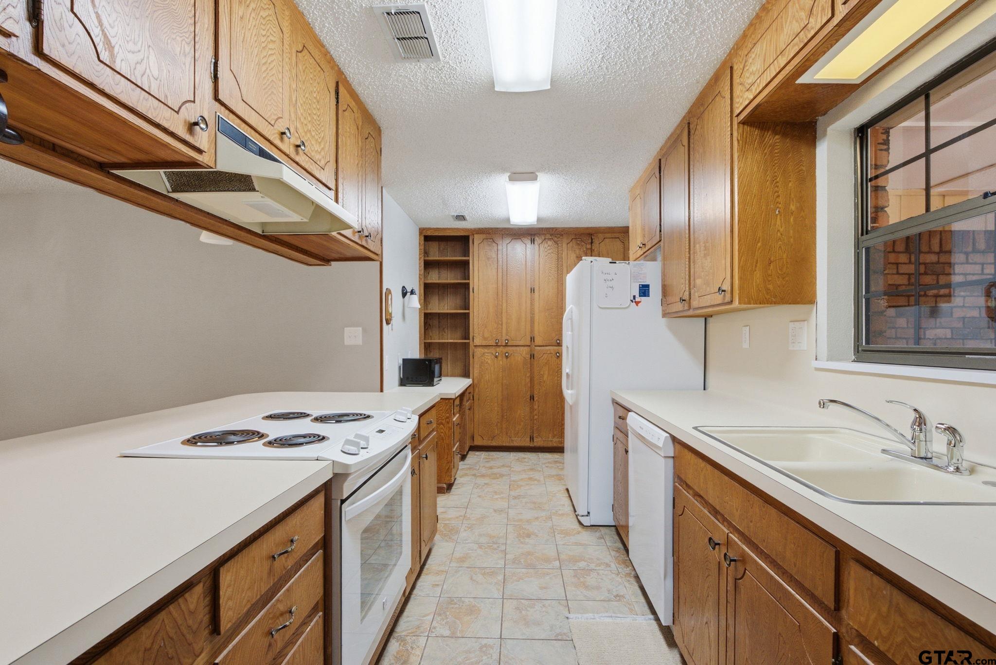 546 Woodside Dr.