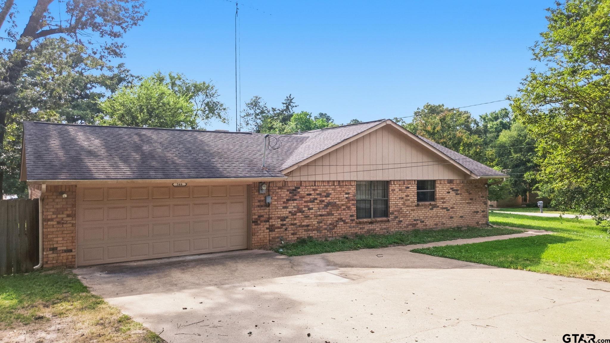546 Woodside Dr.